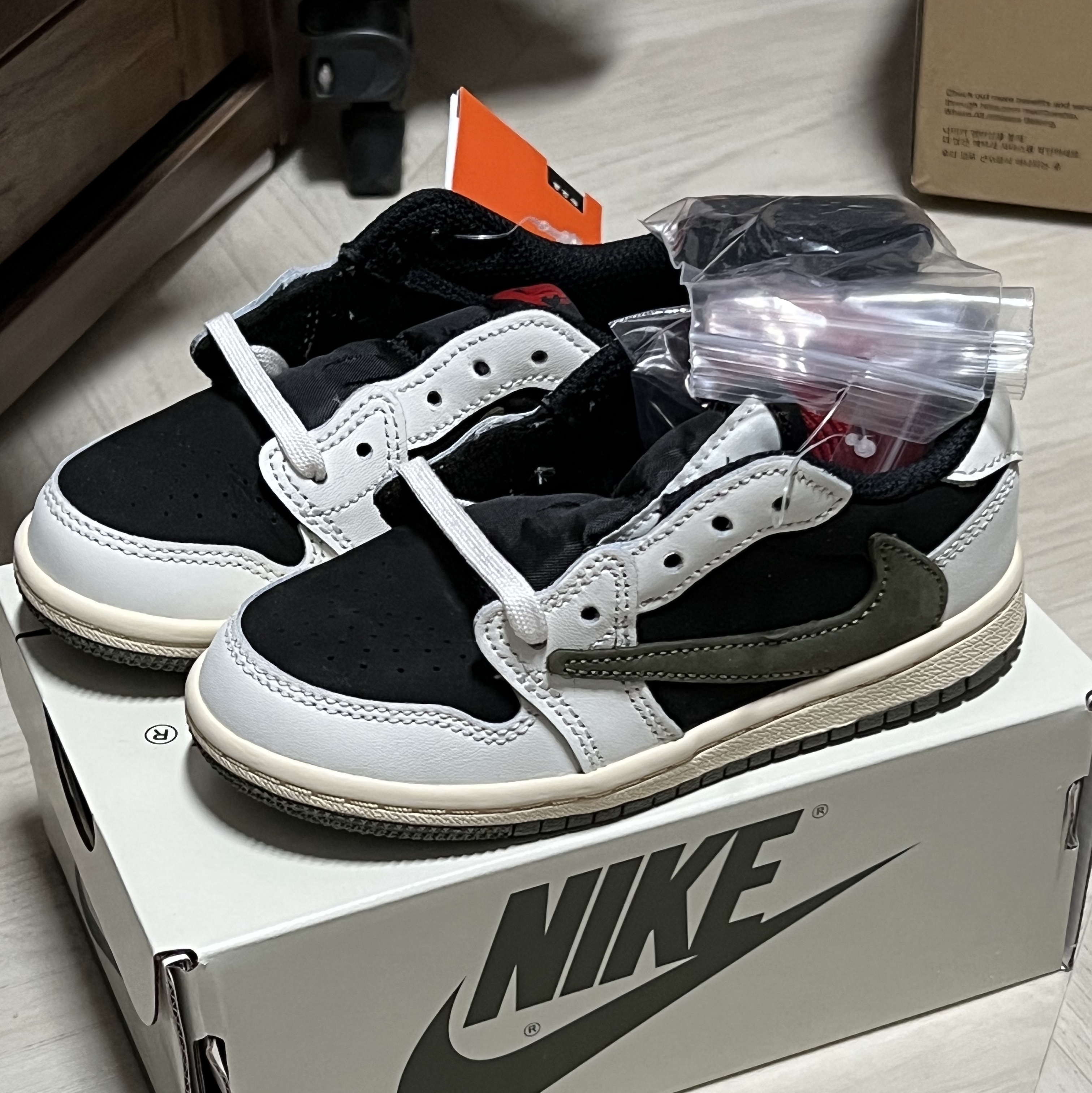 (TD) Jordan 1 x Travis Scott Retro Low OG SP Medium Olive 착용 스타일