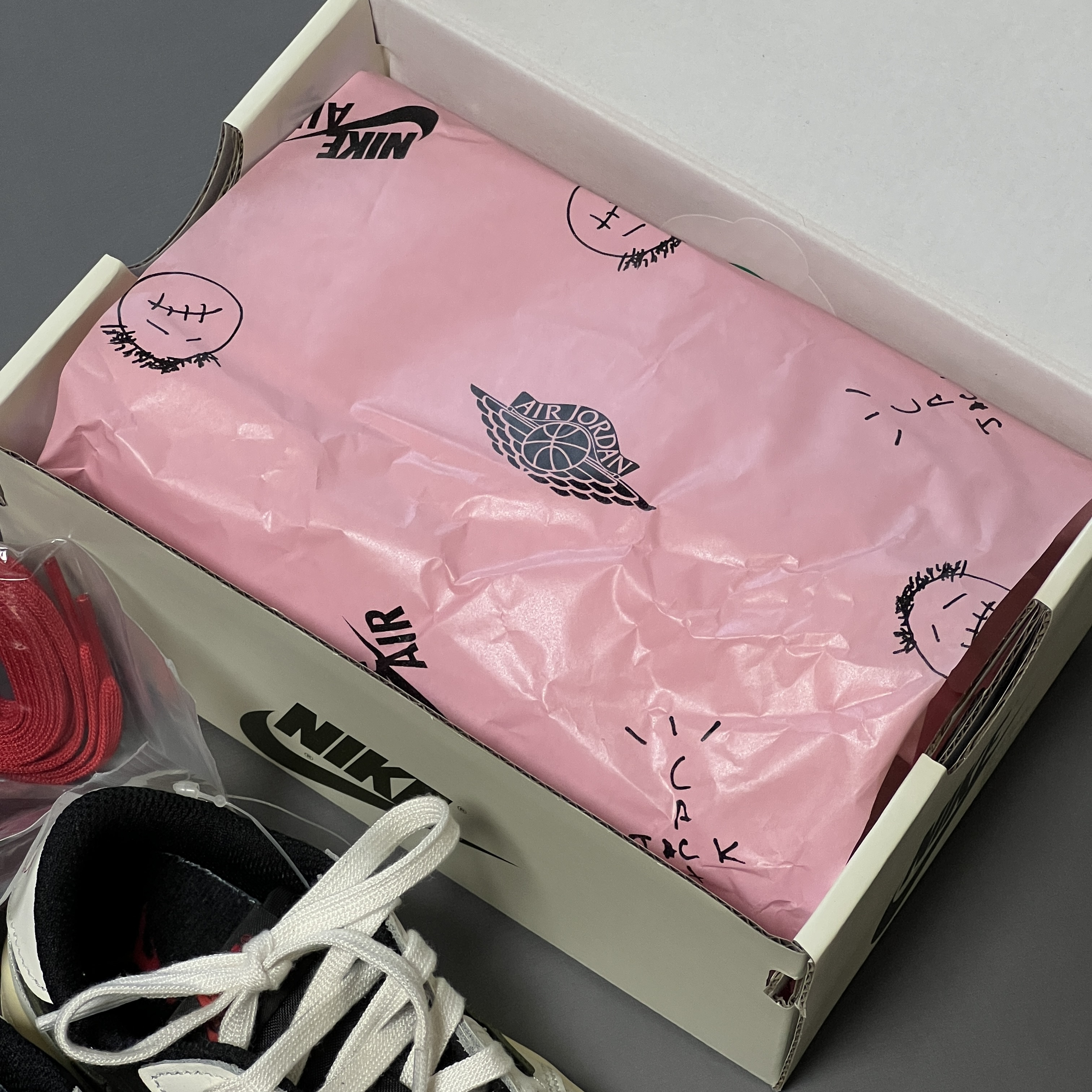 (TD) Jordan 1 x Travis Scott Retro Low OG SP Medium Olive 착용 스타일 - 5