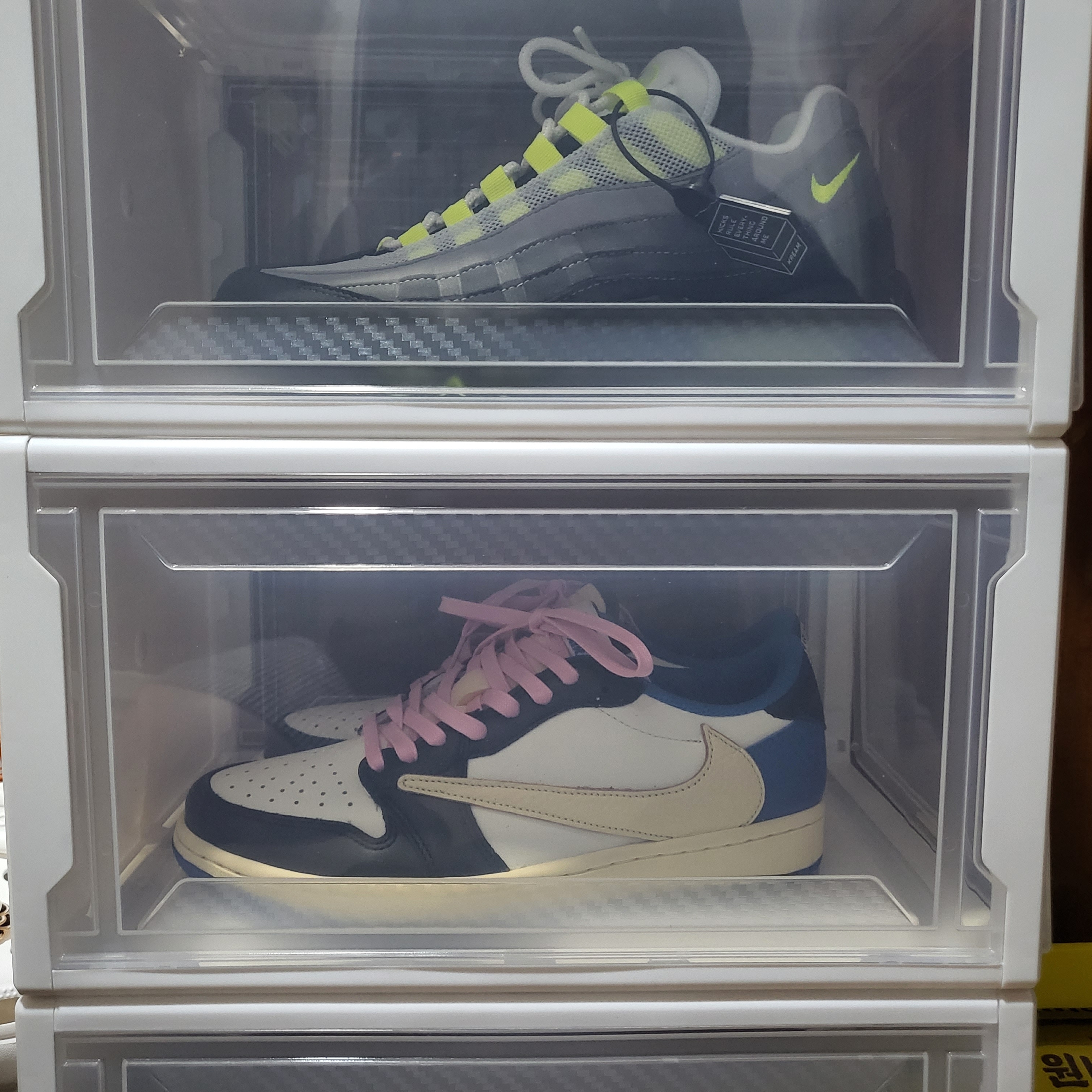 Jordan 1 x Travis Scott x Fragment Retro Low OG SP Military Blue, Nike Air Max 95 OG Neon Yellow 2020 착용 스타일 - 1