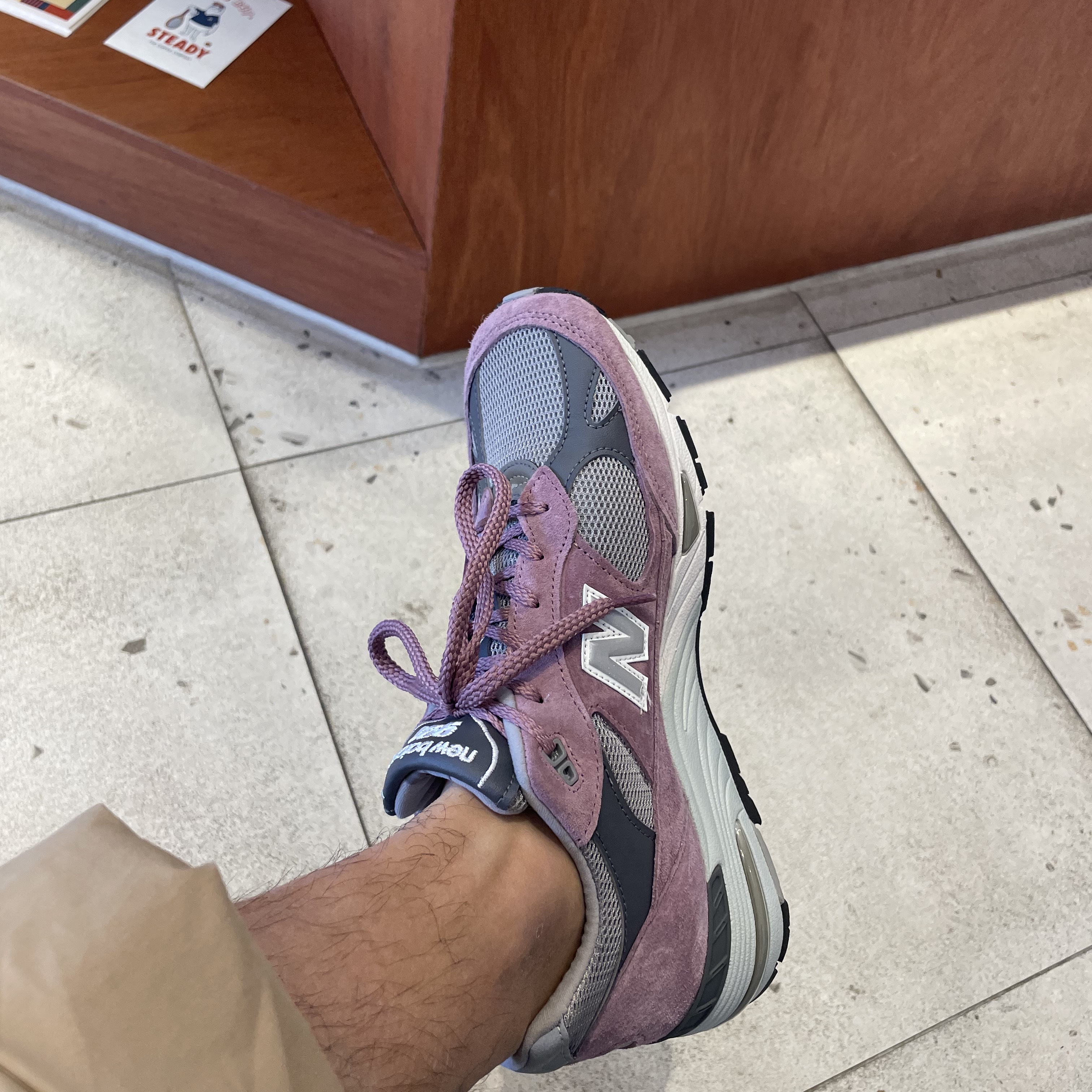 New Balance 991 Made in UK Pink Grey 착용 스타일