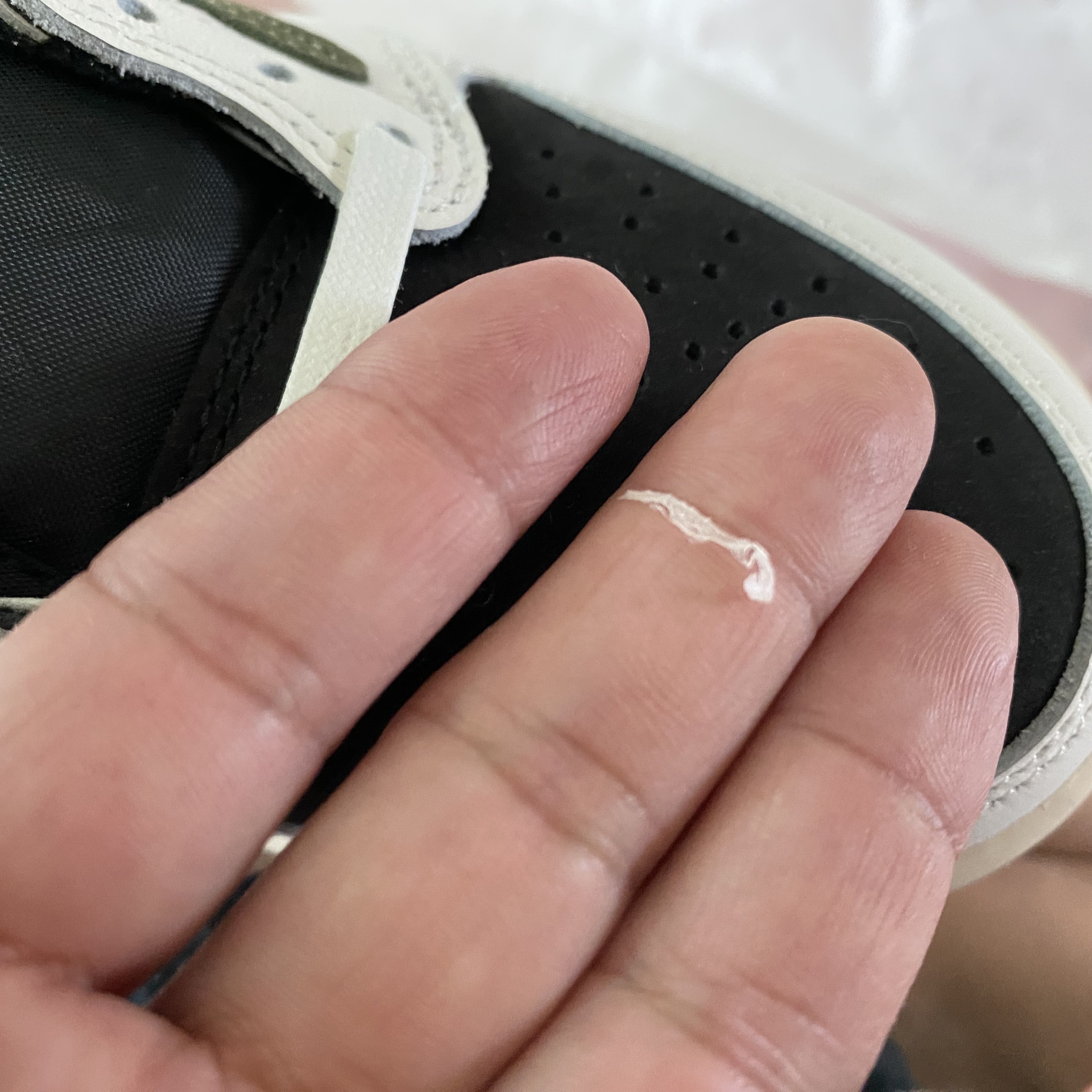 (W) Jordan 1 x Travis Scott Retro Low OG SP Medium Olive 착용 스타일 - 5