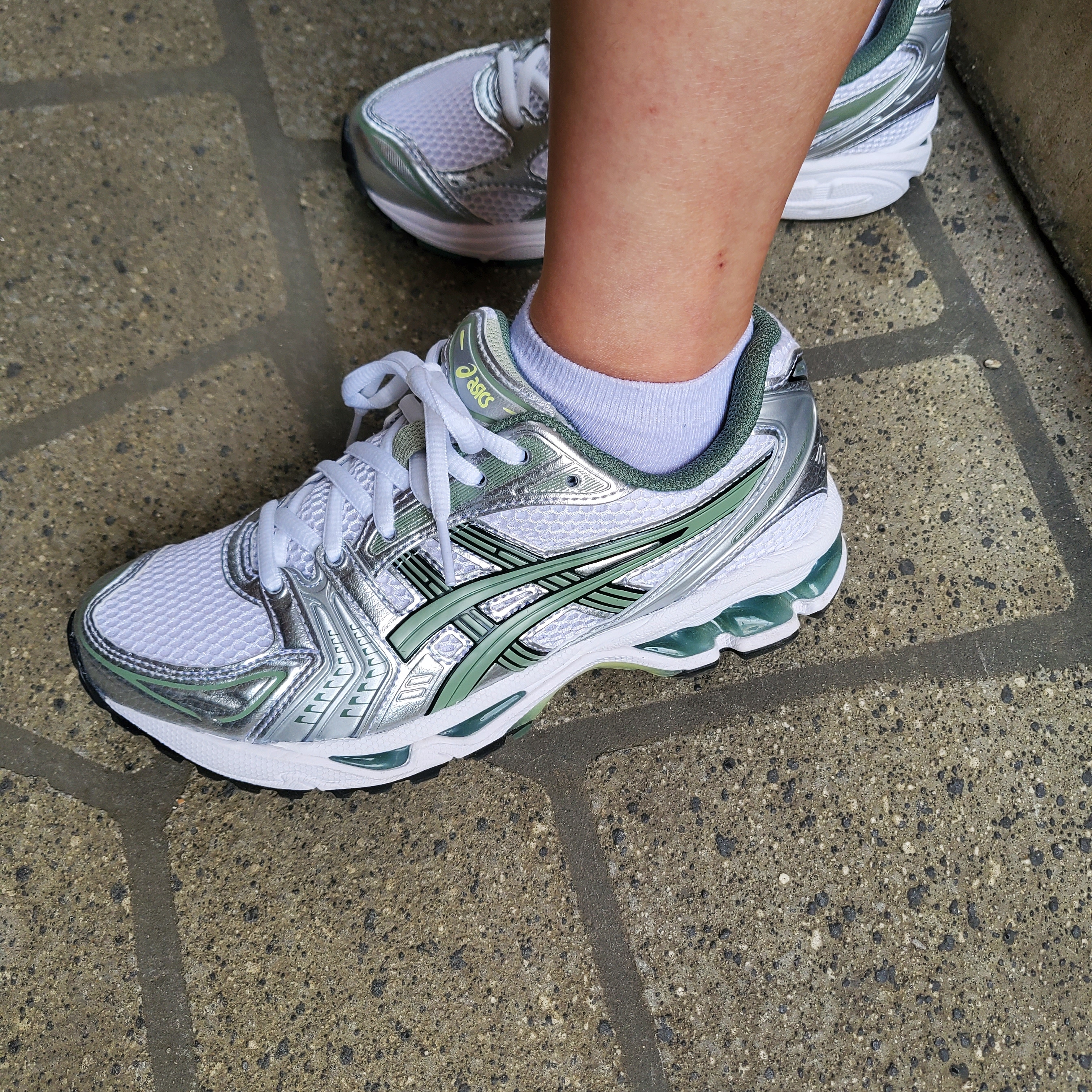 Asics Gel-Kayano 14 White Slate Grey 착용 스타일 - 1