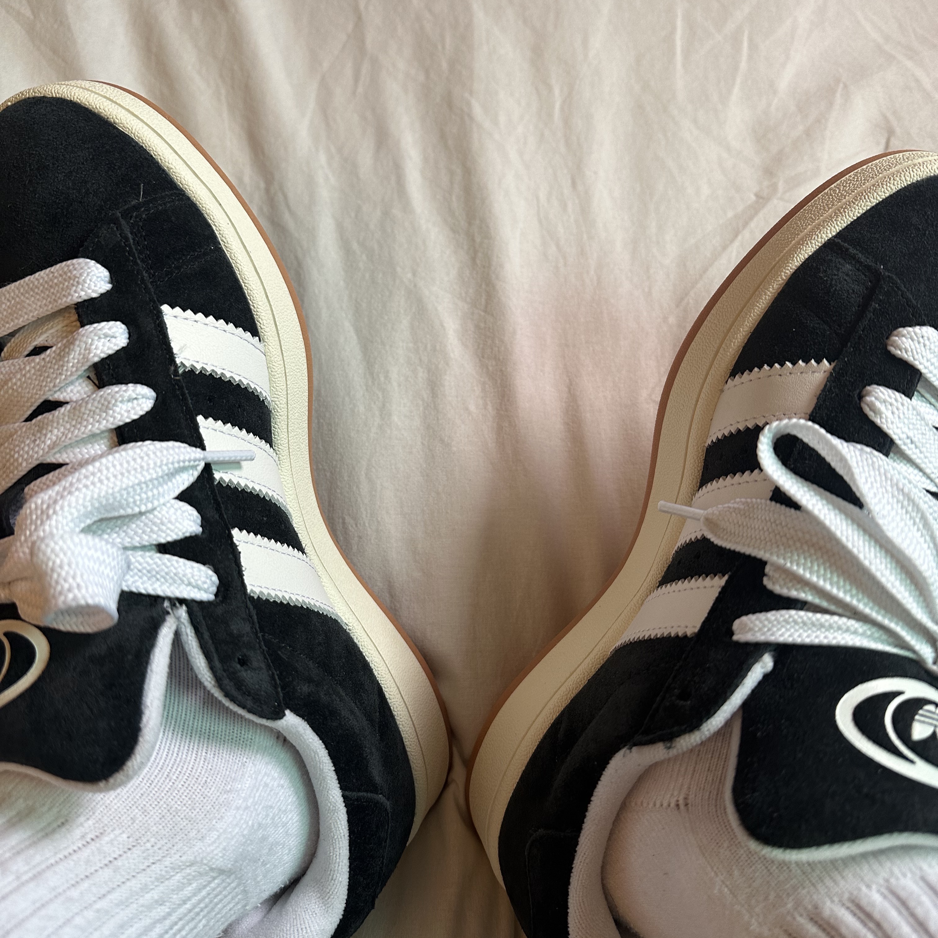 Adidas Campus 00s Core Black Cloud White 착용 스타일