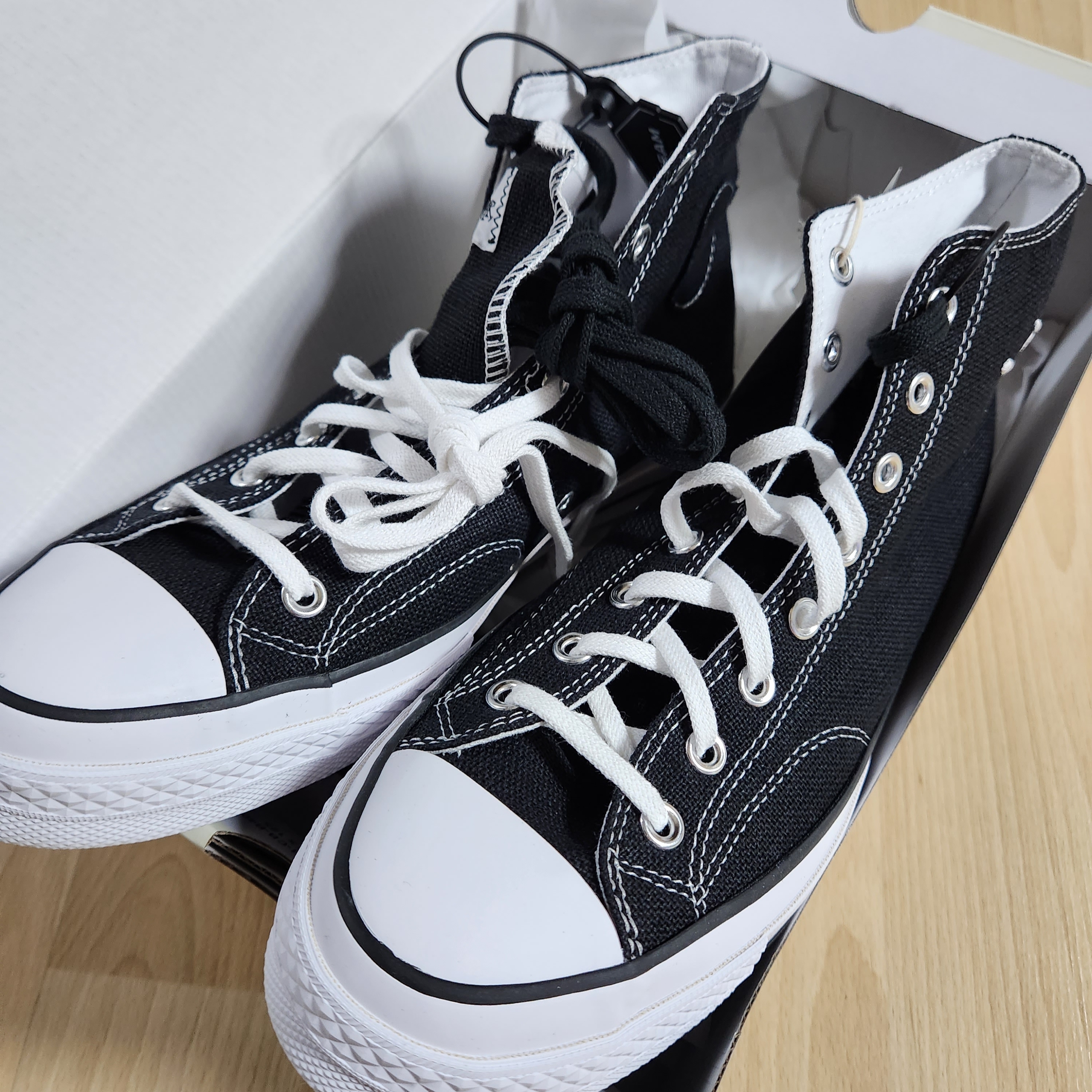 Converse x Stussy Chuck 70 High Black 착용 스타일 - 3