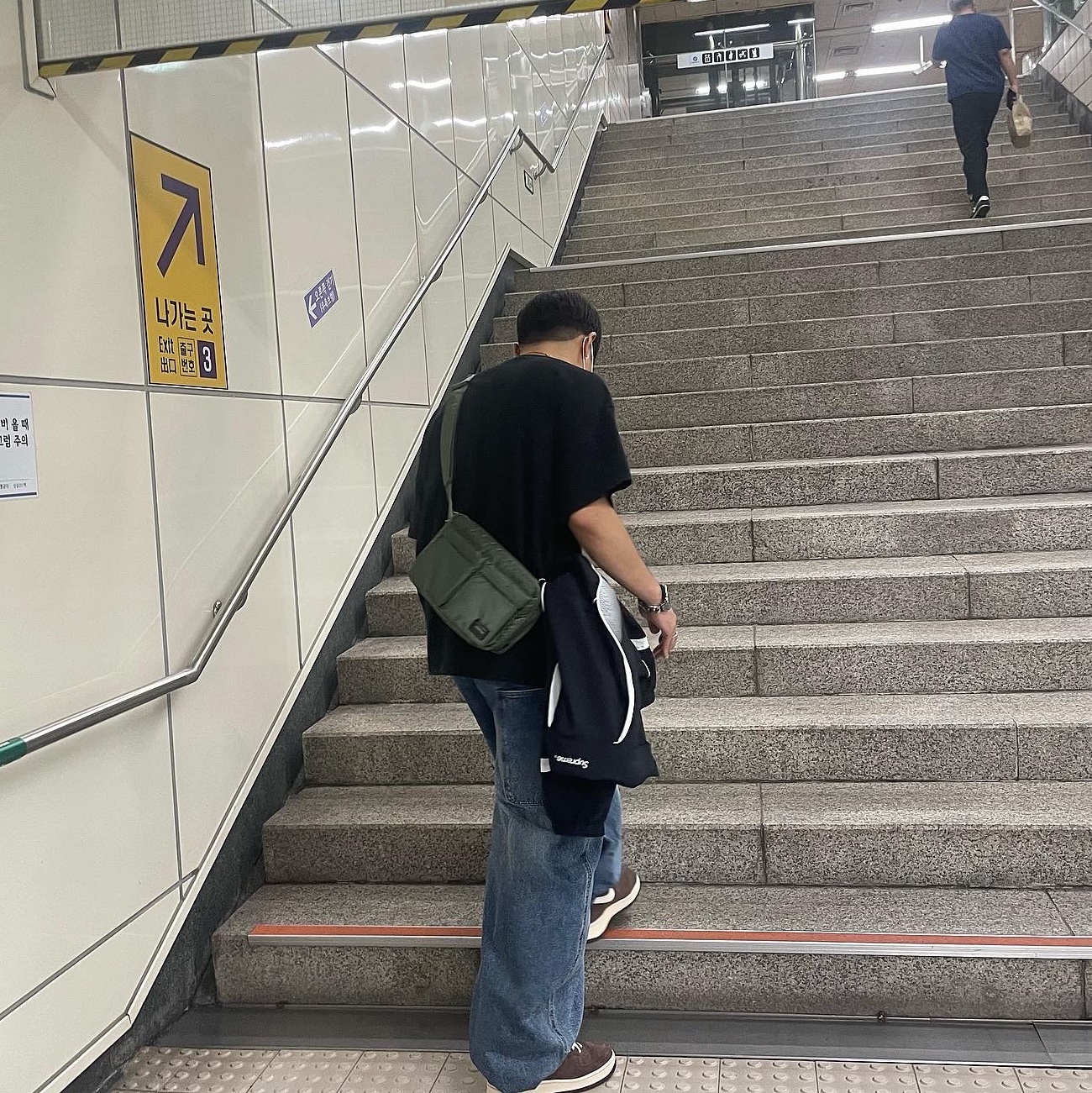 Nike Air Force 1 Mid '07 QS Chocolate, Porter Tanker Shoulder Bag S Sage Green 착용 스타일