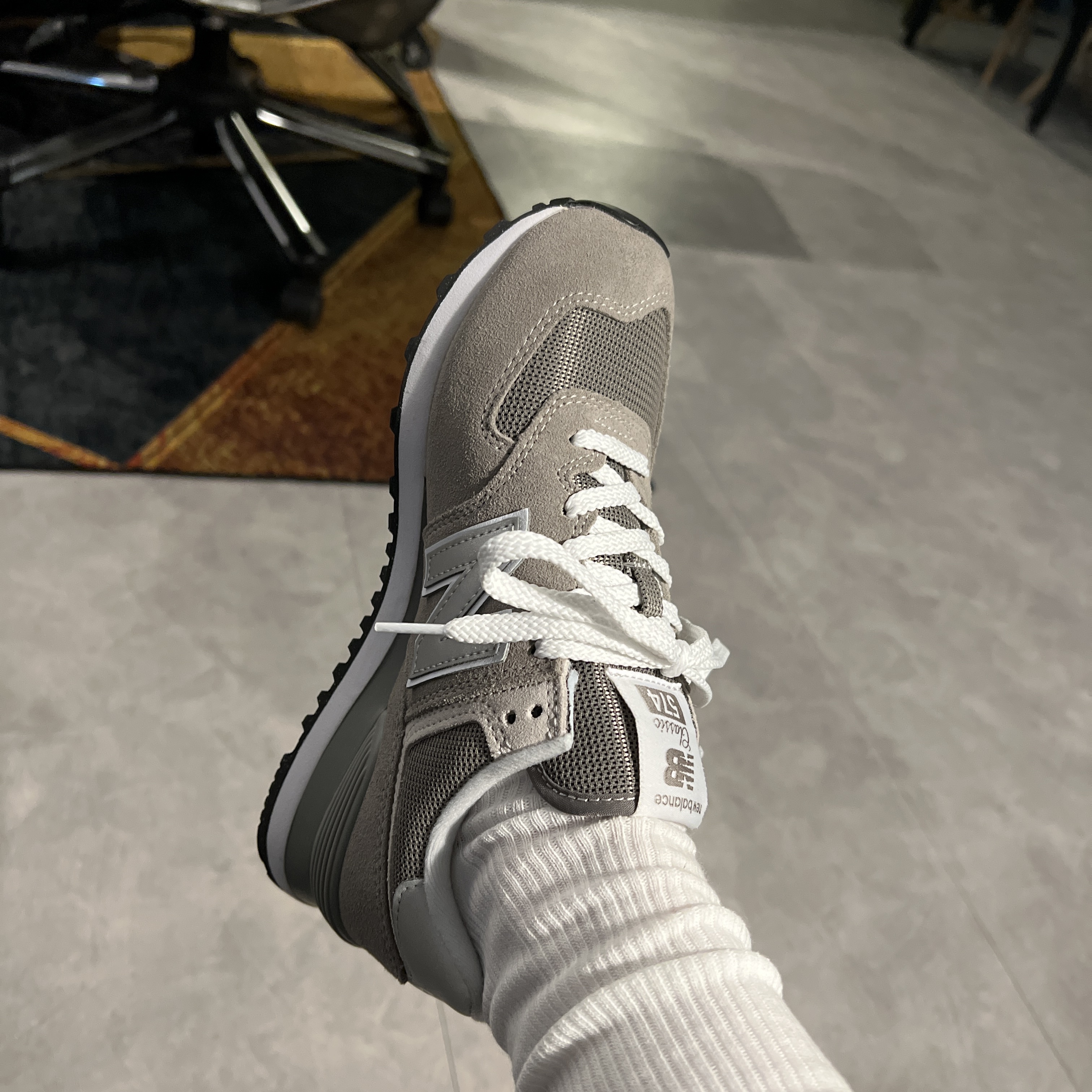 (W) New Balance 574 Worn By Anyone Grey - B Standard 착용 스타일 - 1