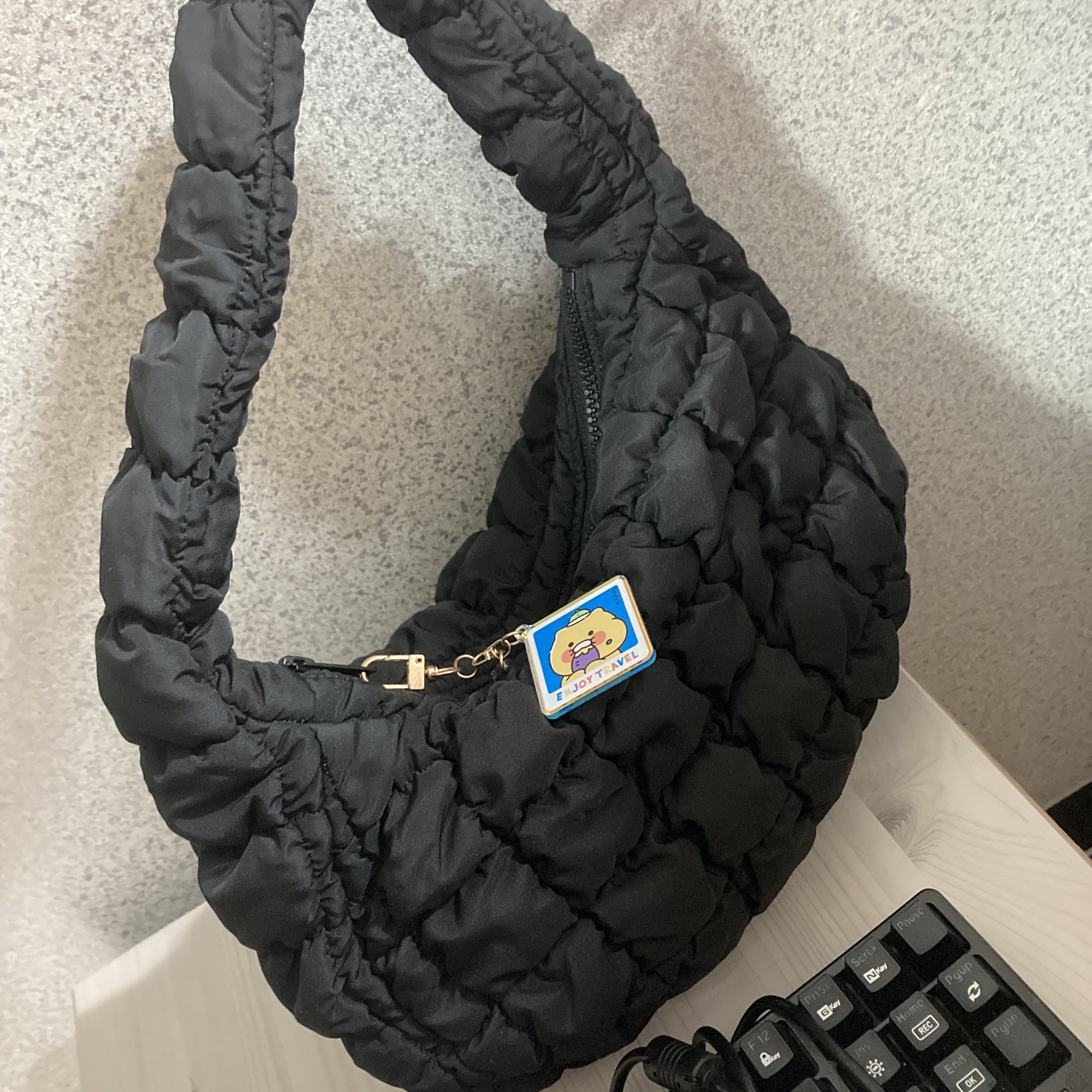 COS Quilted Mini Bag Black 착용 스타일