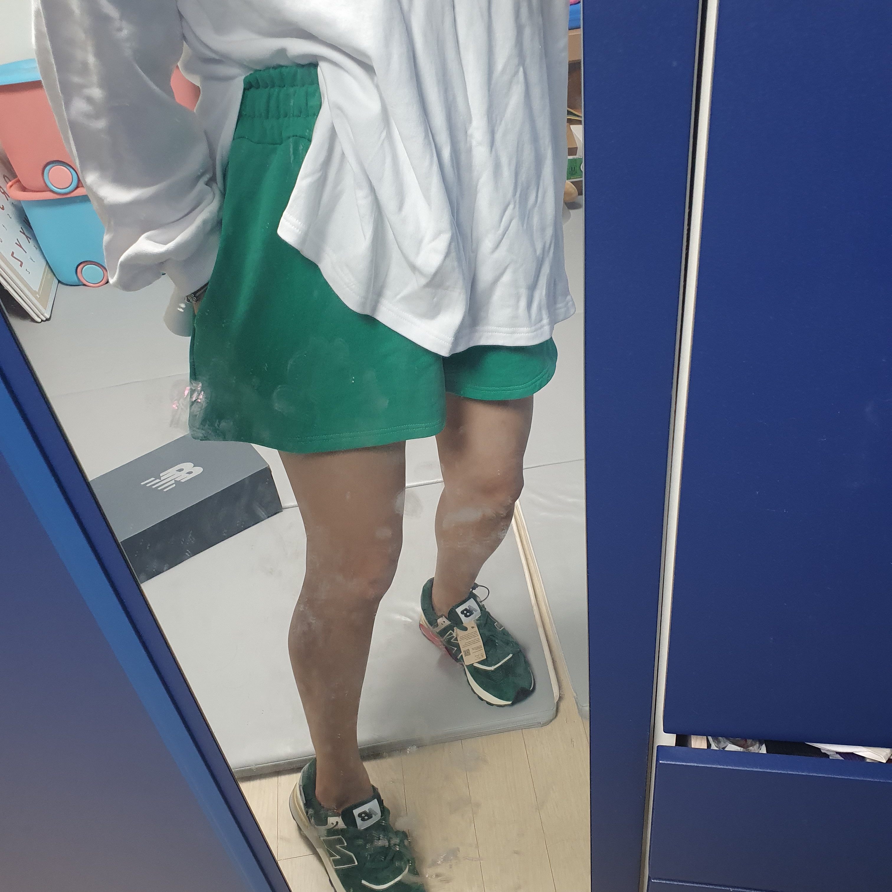 New Balance 574 Legacy Green 착용 스타일 - 1