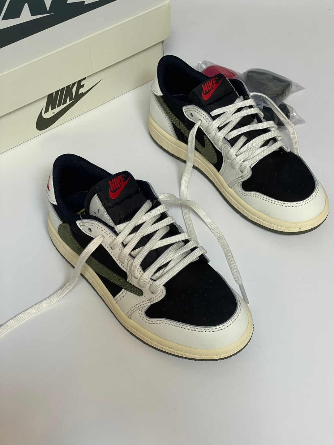 (W) Jordan 1 x Travis Scott Retro Low OG SP Medium Olive 착용 스타일