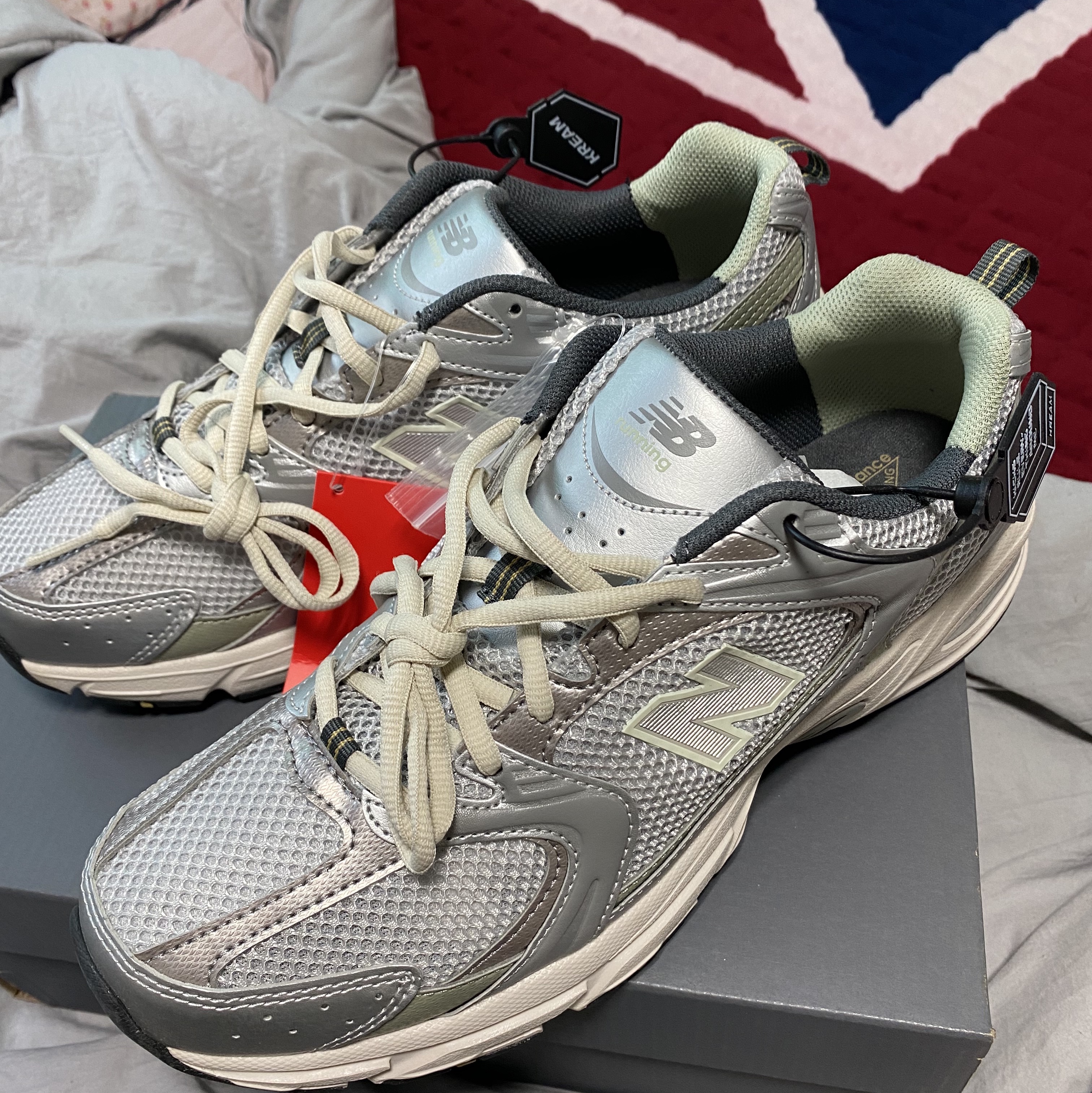 New Balance 530 Earth 착용 스타일