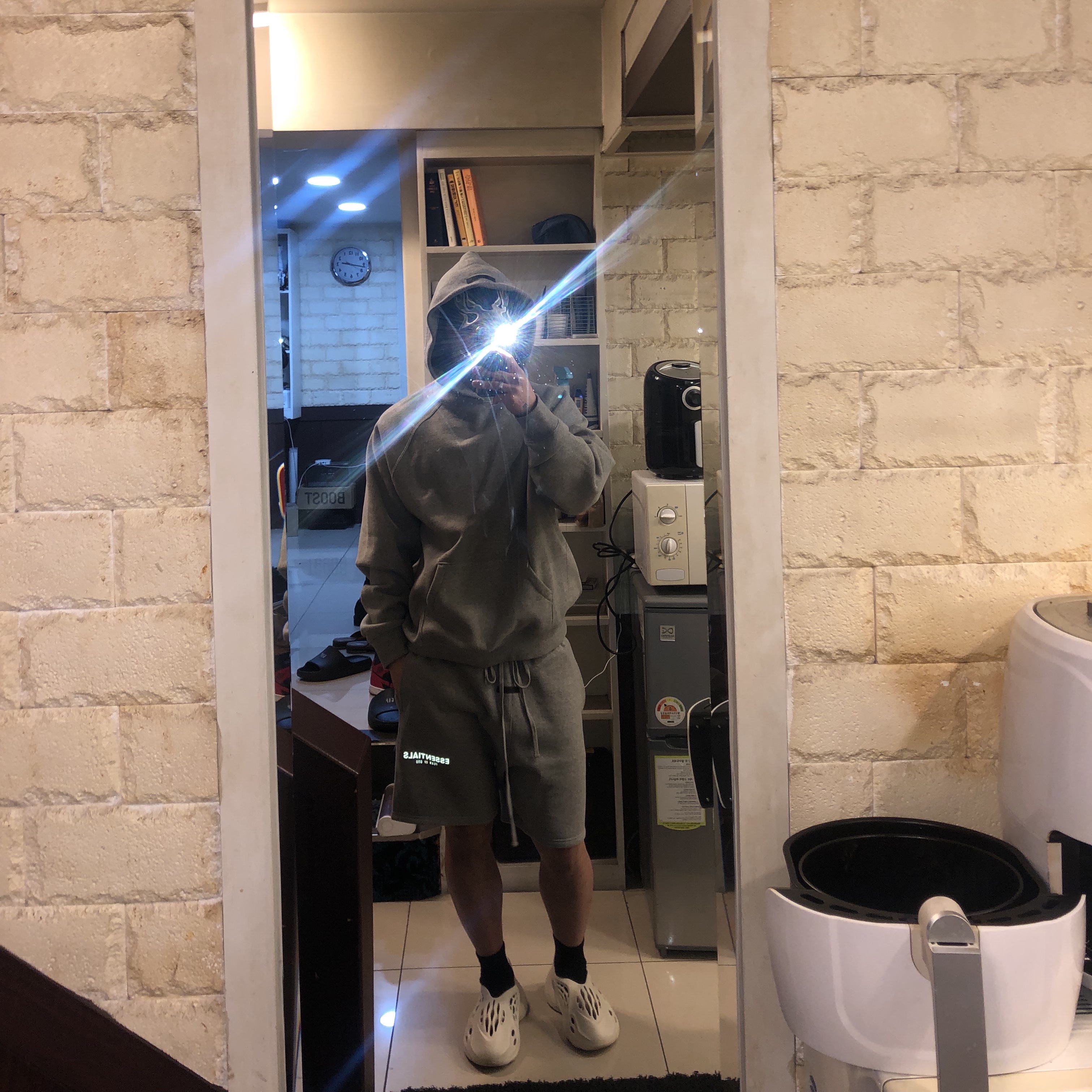Essentials Sweatshorts Heather Oatmeal - 21SS, Essentials Pull-Over Hoodie Heather Oatmeal - 21SS 착용 스타일