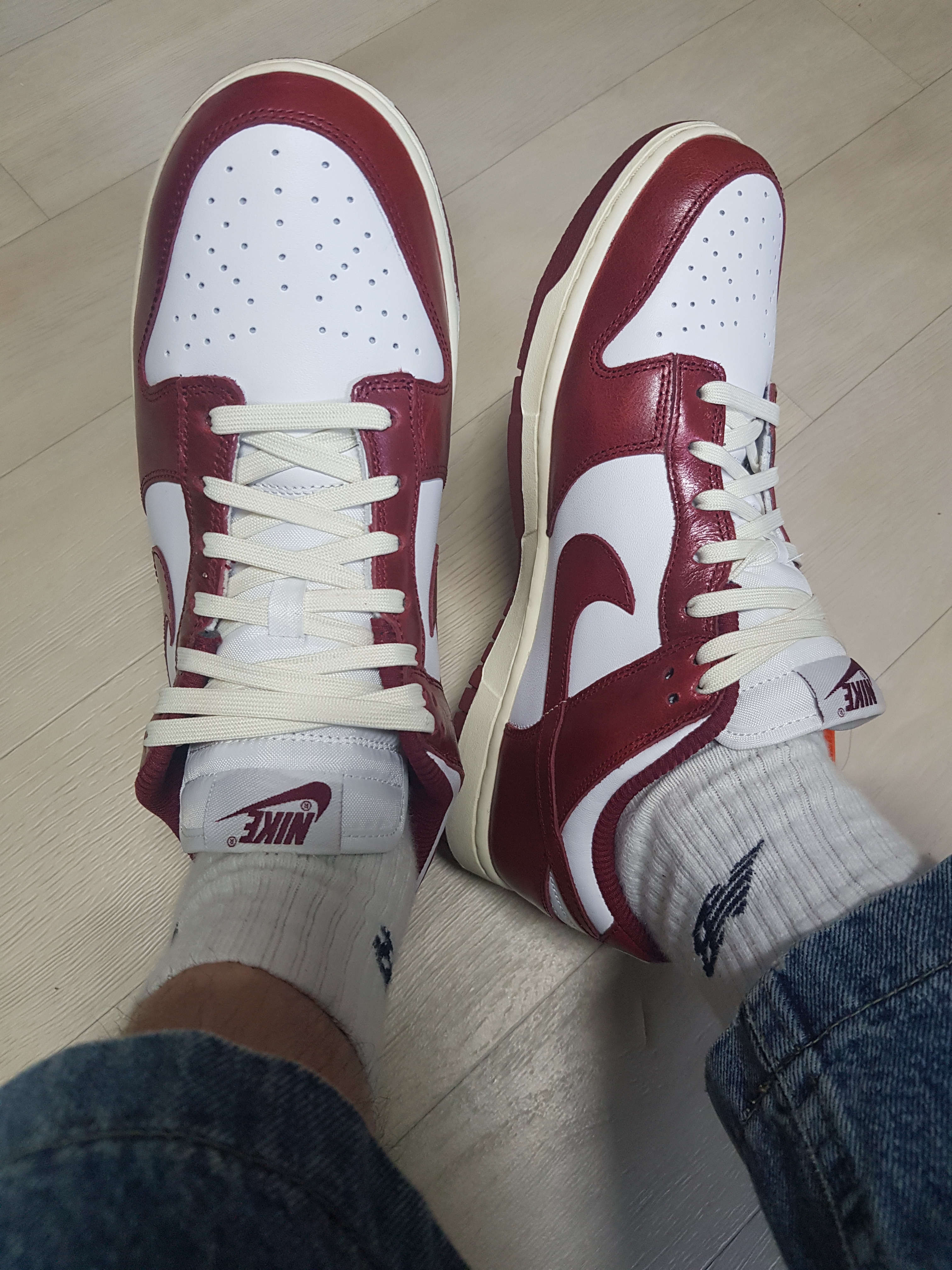 (W) Nike Dunk Low Retro PRM Team Red and White 착용 스타일