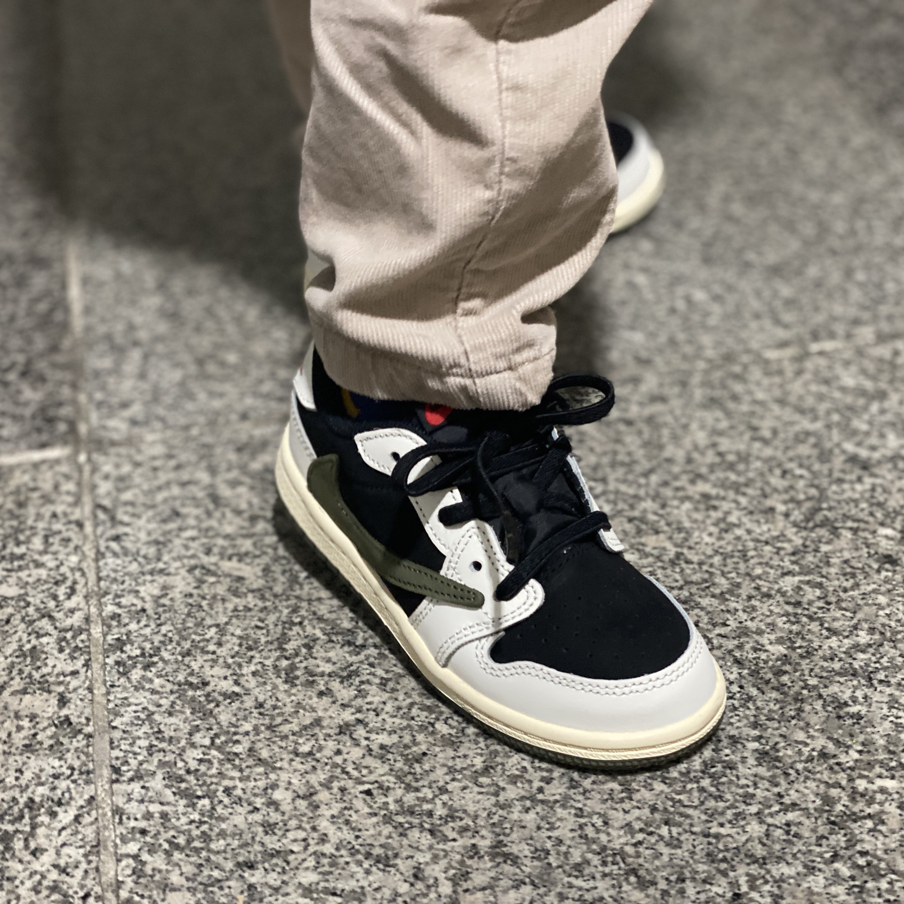 (TD) Jordan 1 x Travis Scott Retro Low OG SP Medium Olive 착용 스타일 - 2