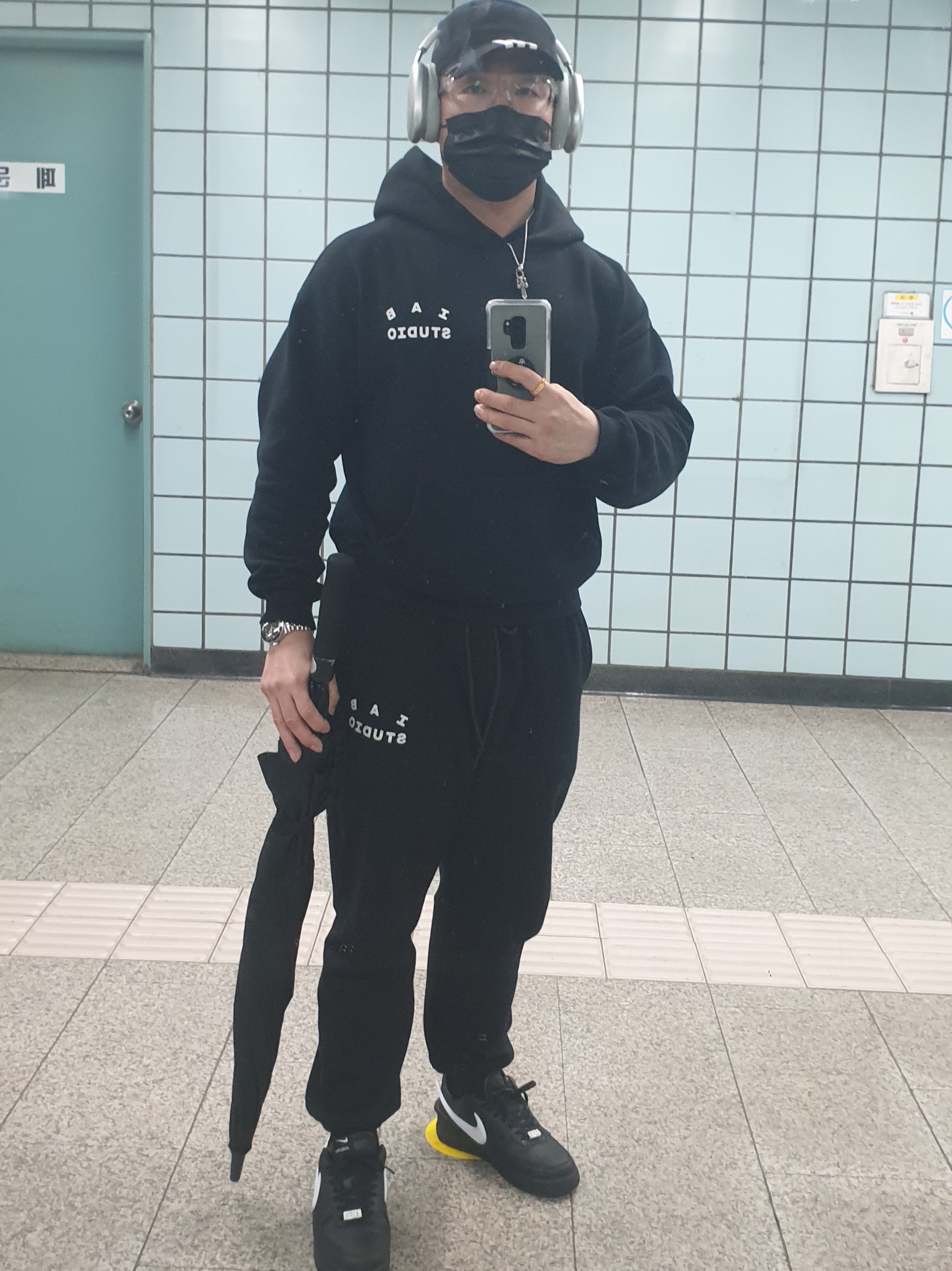 IAB Studio Hoodie Black White, IAB Studio Sweatpants Black White - 22SS 착용 스타일