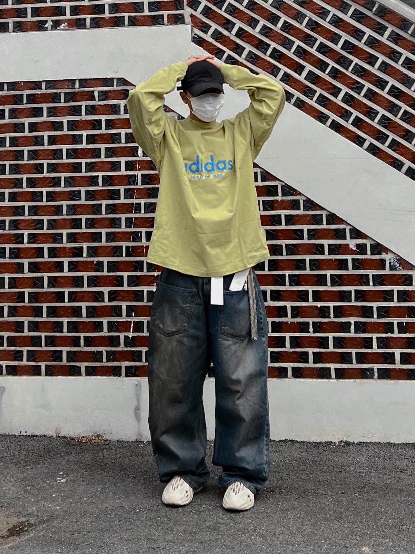 Adidas x Fear of God Innersect LS T-Shirt Green - US Sizing, Adidas Yeezy Foam RNNR Sand 착용 스타일 - 2