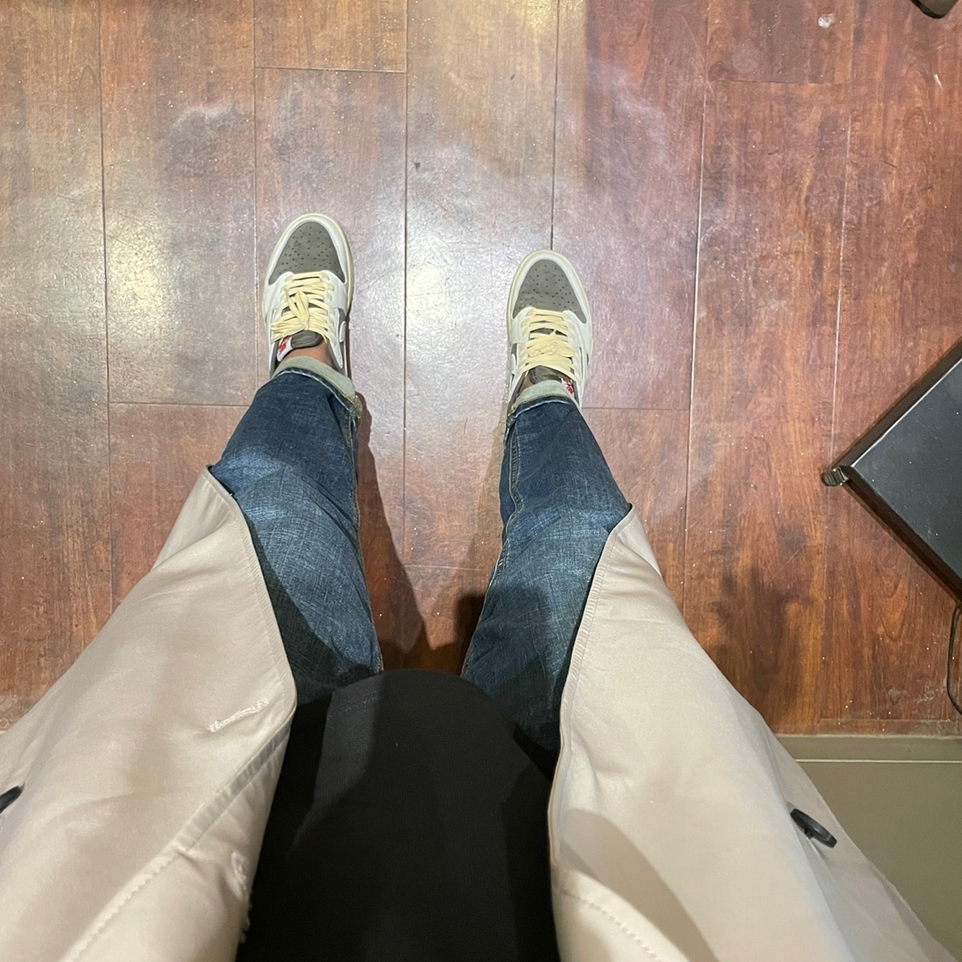 (TD) Jordan 1 x Travis Scott Retro Low OG SP Sail and Ridgerock, Jordan 1 x Travis Scott Retro Low OG SP Sail and Ridgerock 착용 스타일 - 2