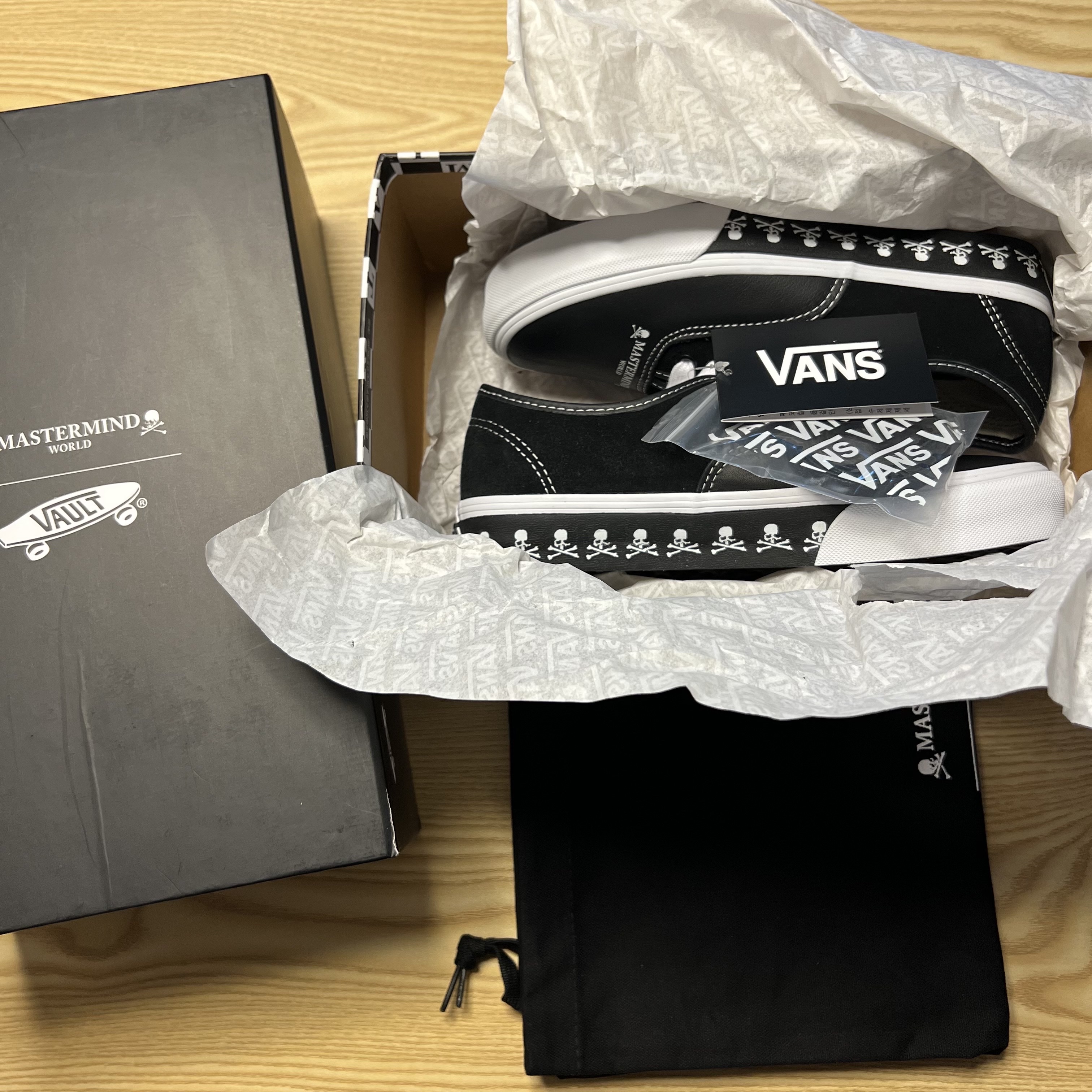 Vans Vault x Mastermind World Authentic LX Black 착용 스타일