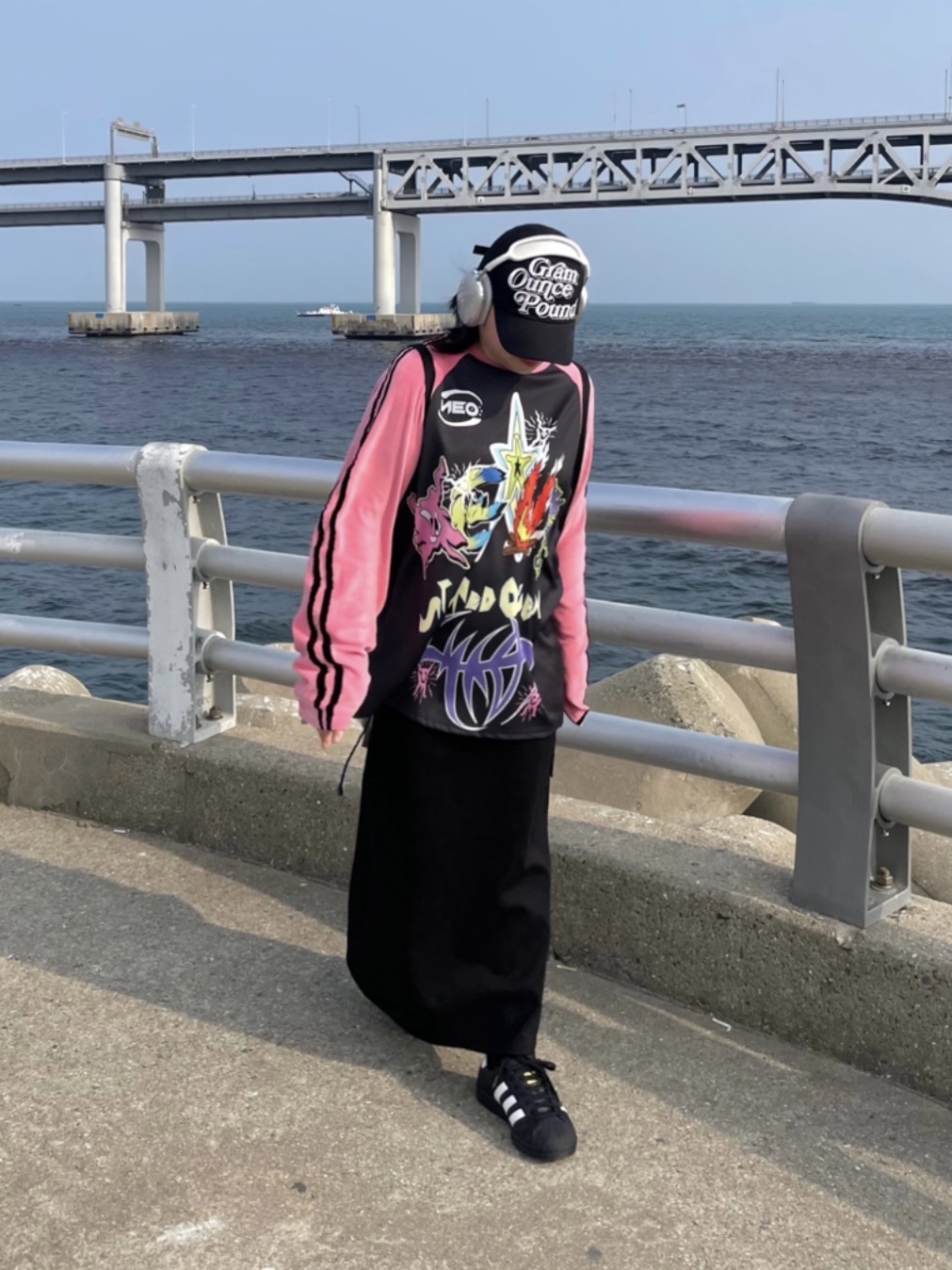 Adidas Superstar Core Black White, Apple AirPods Max Lightning Silver (Korean Ver.) 착용 스타일 - 1