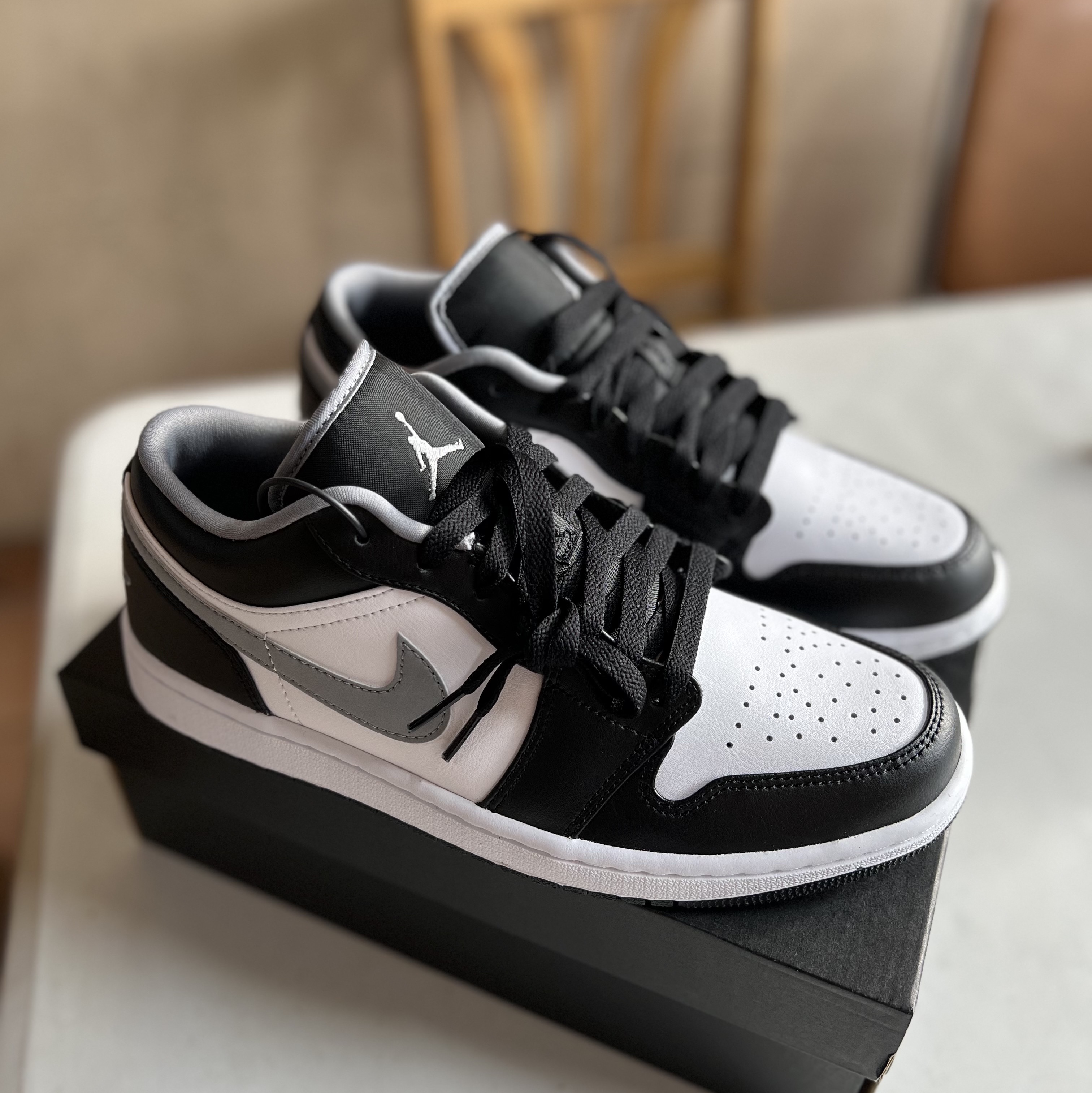 Jordan 1 Low Black Particle Grey 착용 스타일 - 1