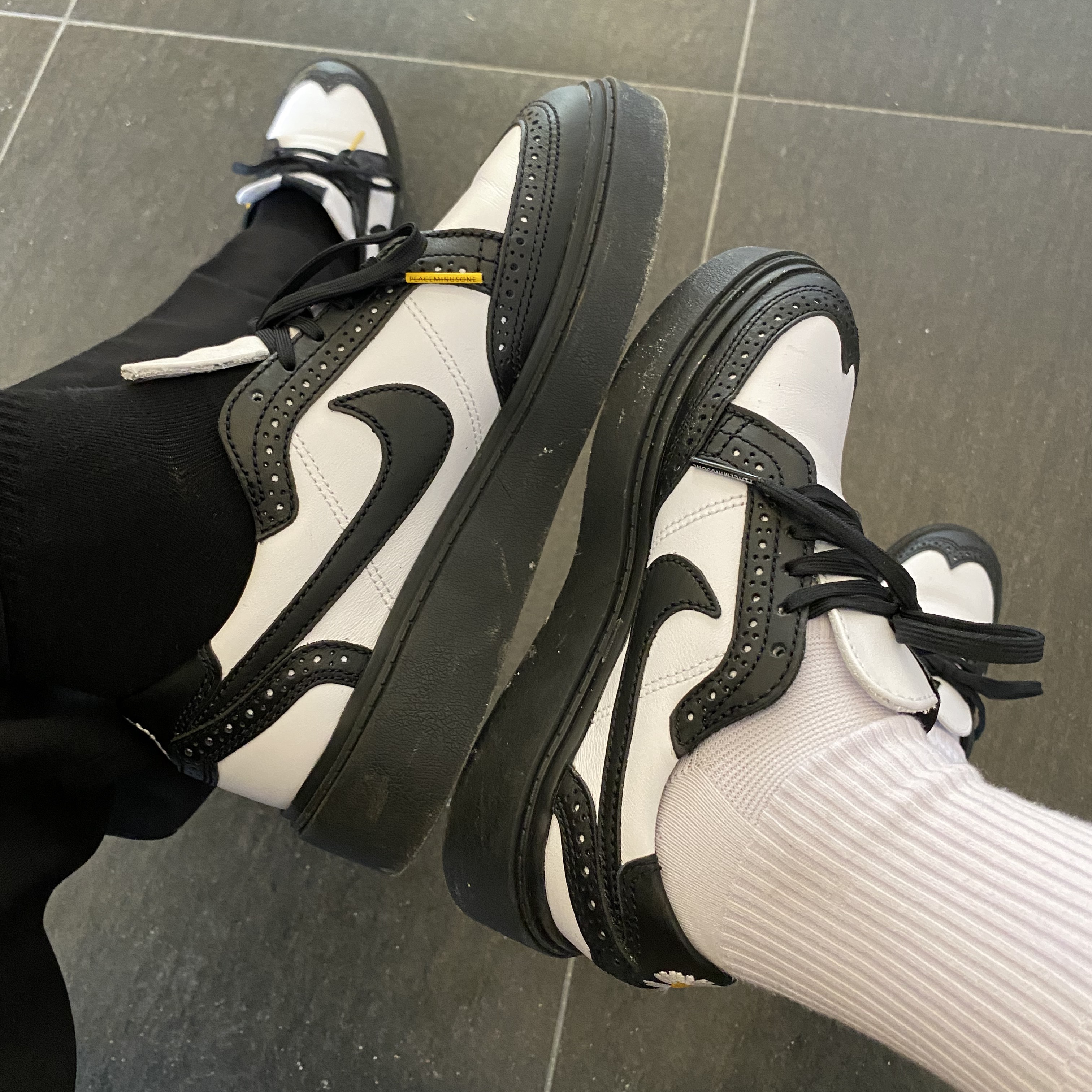 Nike x Peaceminusone Kwondo1 Black and White 착용 스타일 - 2
