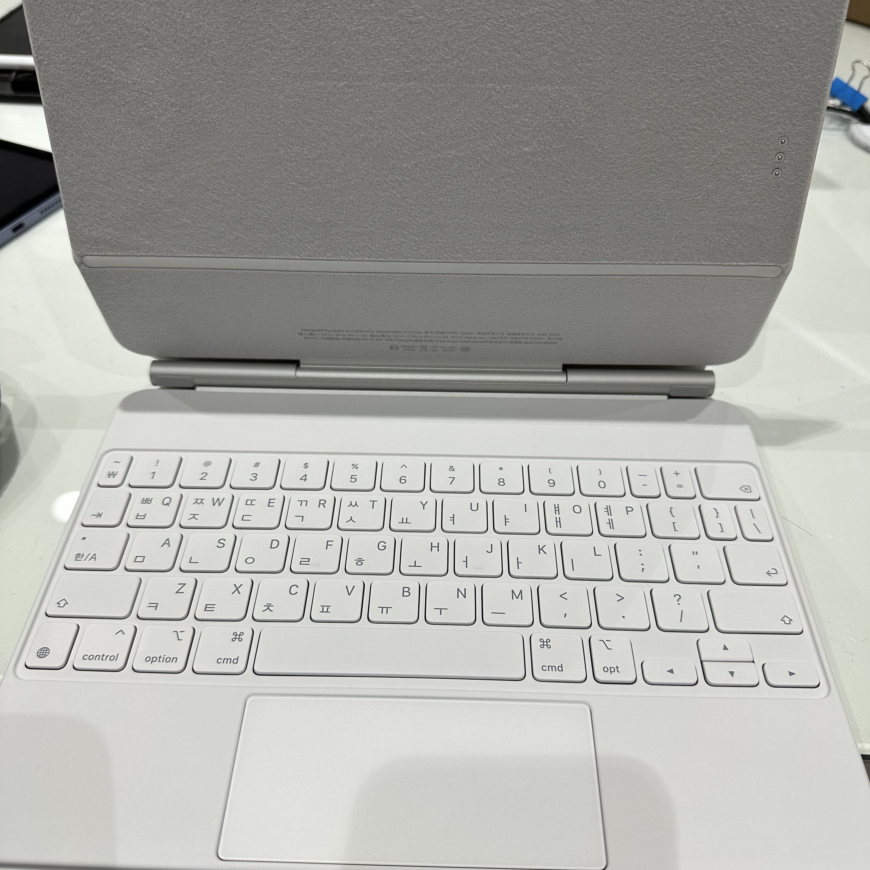 Apple iPad Pro 3rd Gen 11-inch Cellular 1TB Space Gray (Korean Ver.) 착용 스타일 - 1