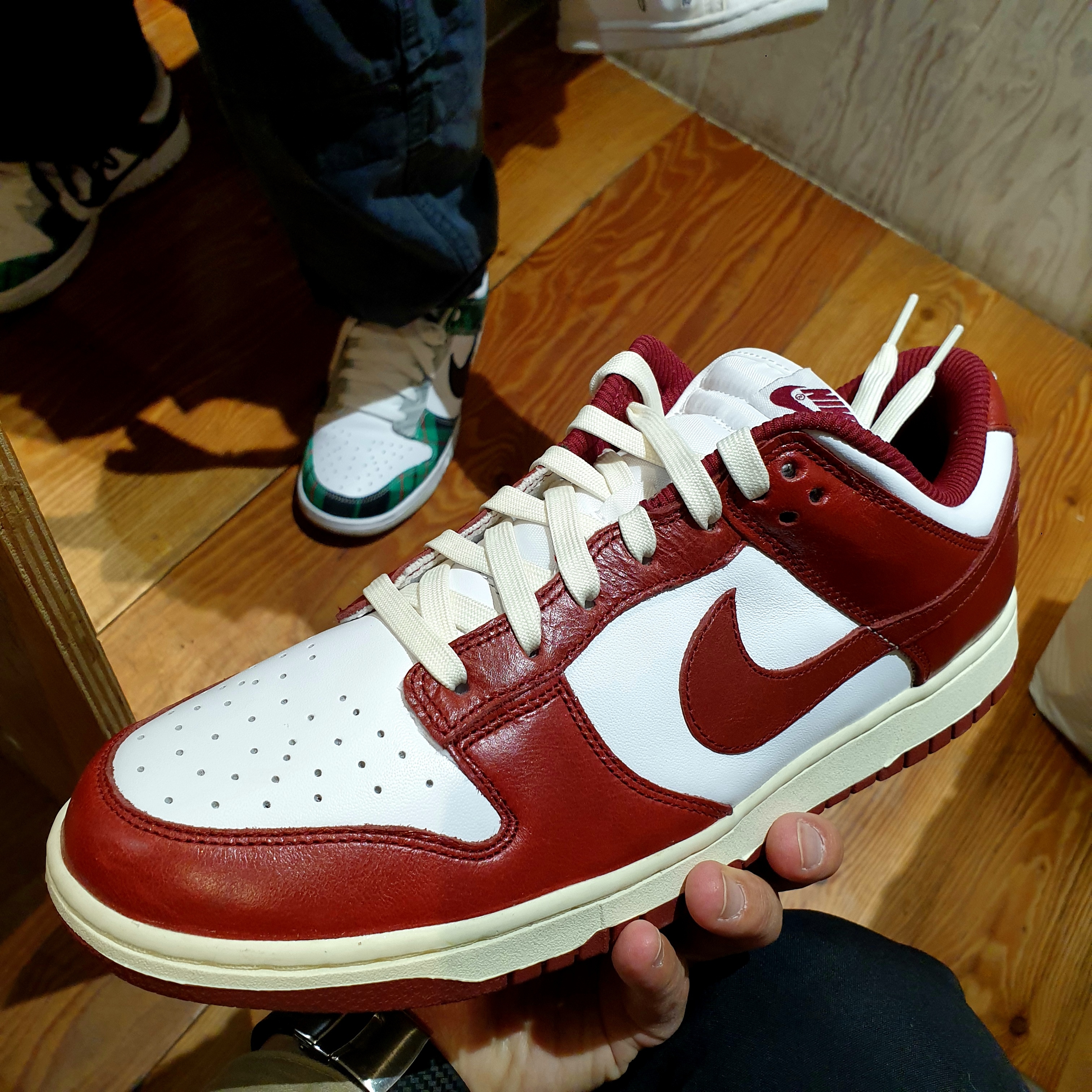 (W) Nike Dunk Low Retro PRM Team Red and White, Nike Dunk Low Retro PRM White and Black 착용 스타일