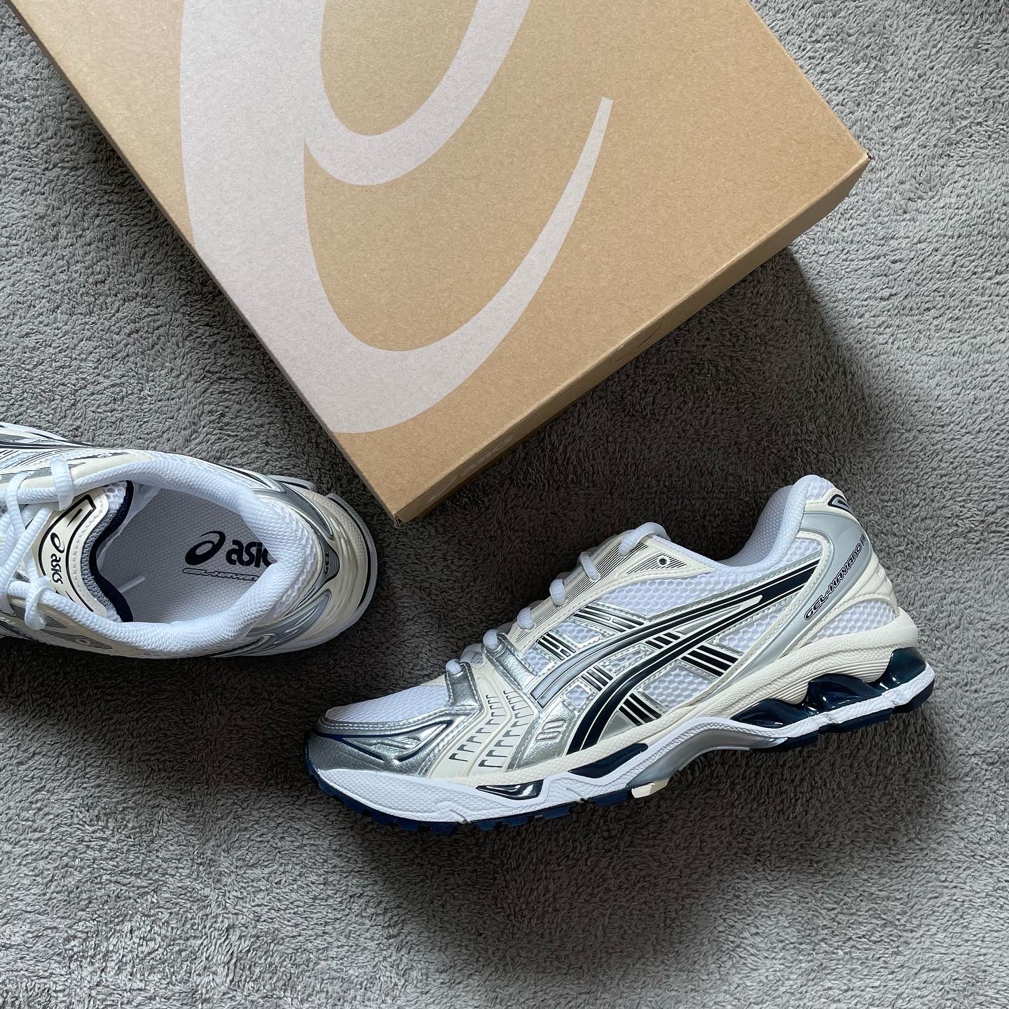 (W) Asics Gel-Kayano 14 White Midnight 착용 스타일