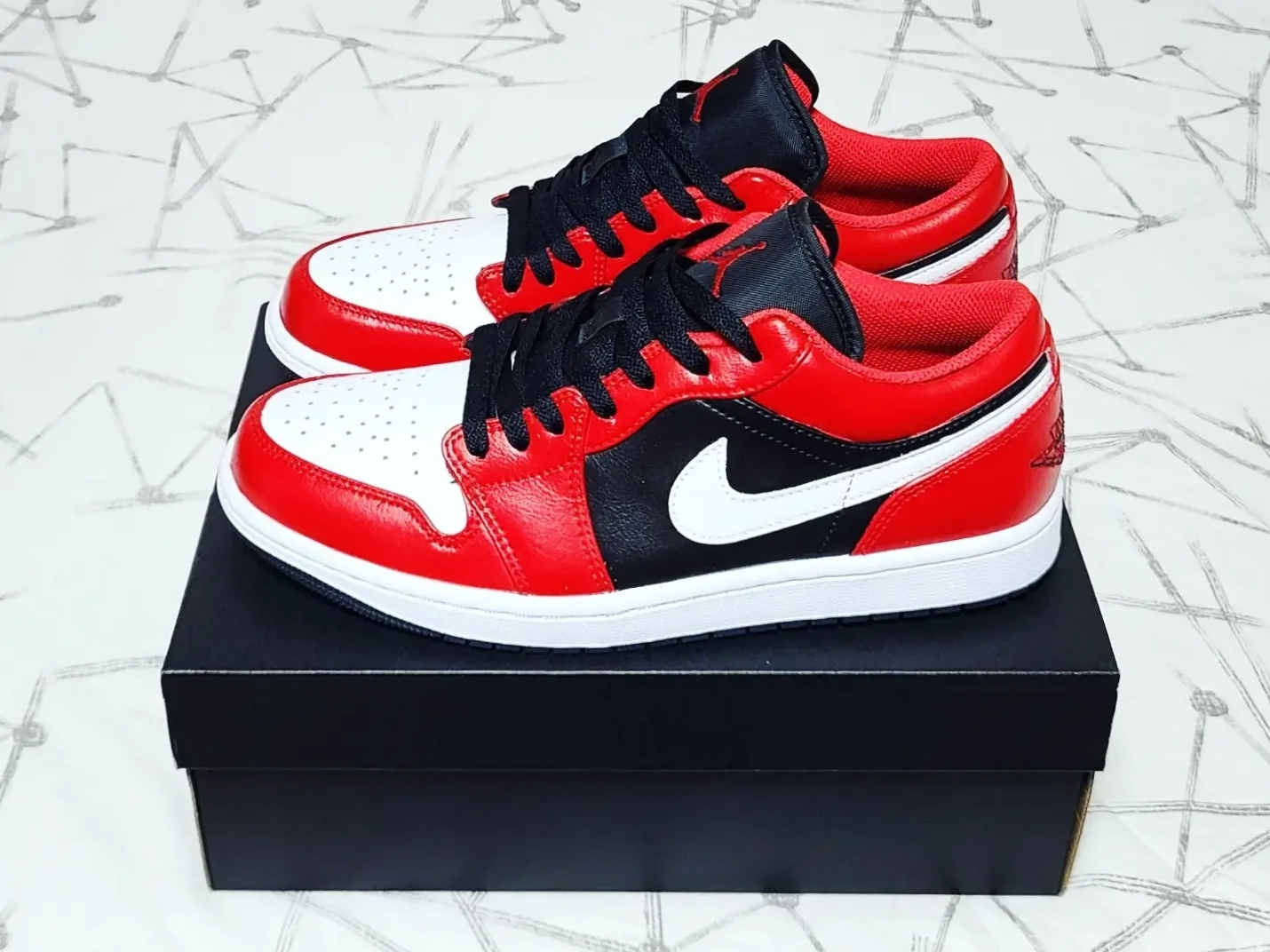 Jordan 1 Low Black Fire Red 착용 스타일 - 2
