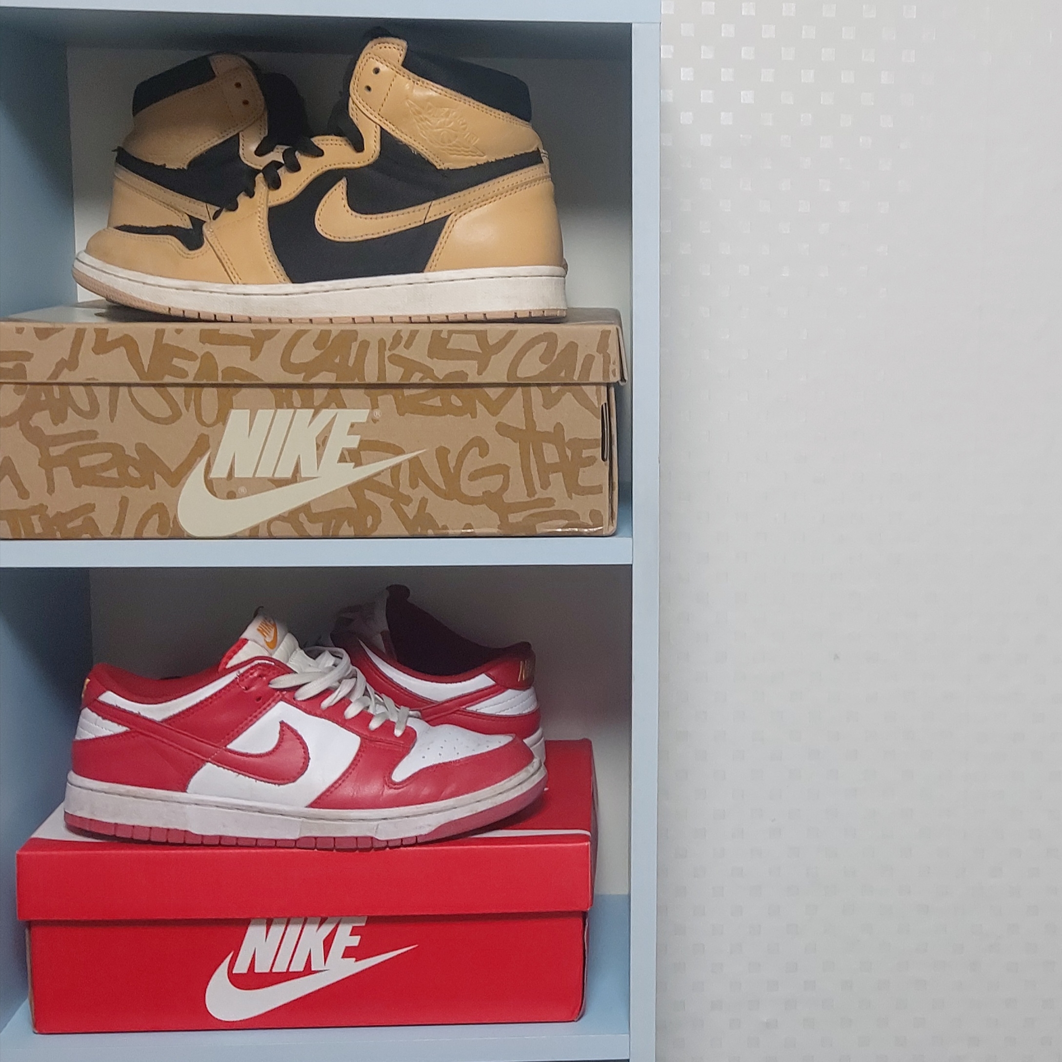Nike Dunk Low Retro Gym Red, Jordan 1 Retro High OG Vachetta Tan 착용 스타일