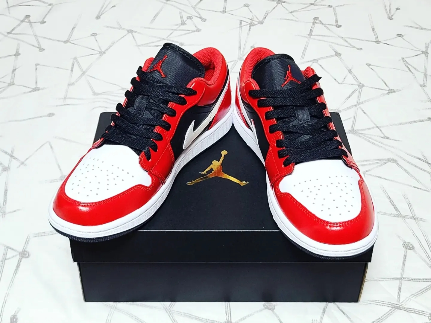 Jordan 1 Low Black Fire Red 착용 스타일 - 3
