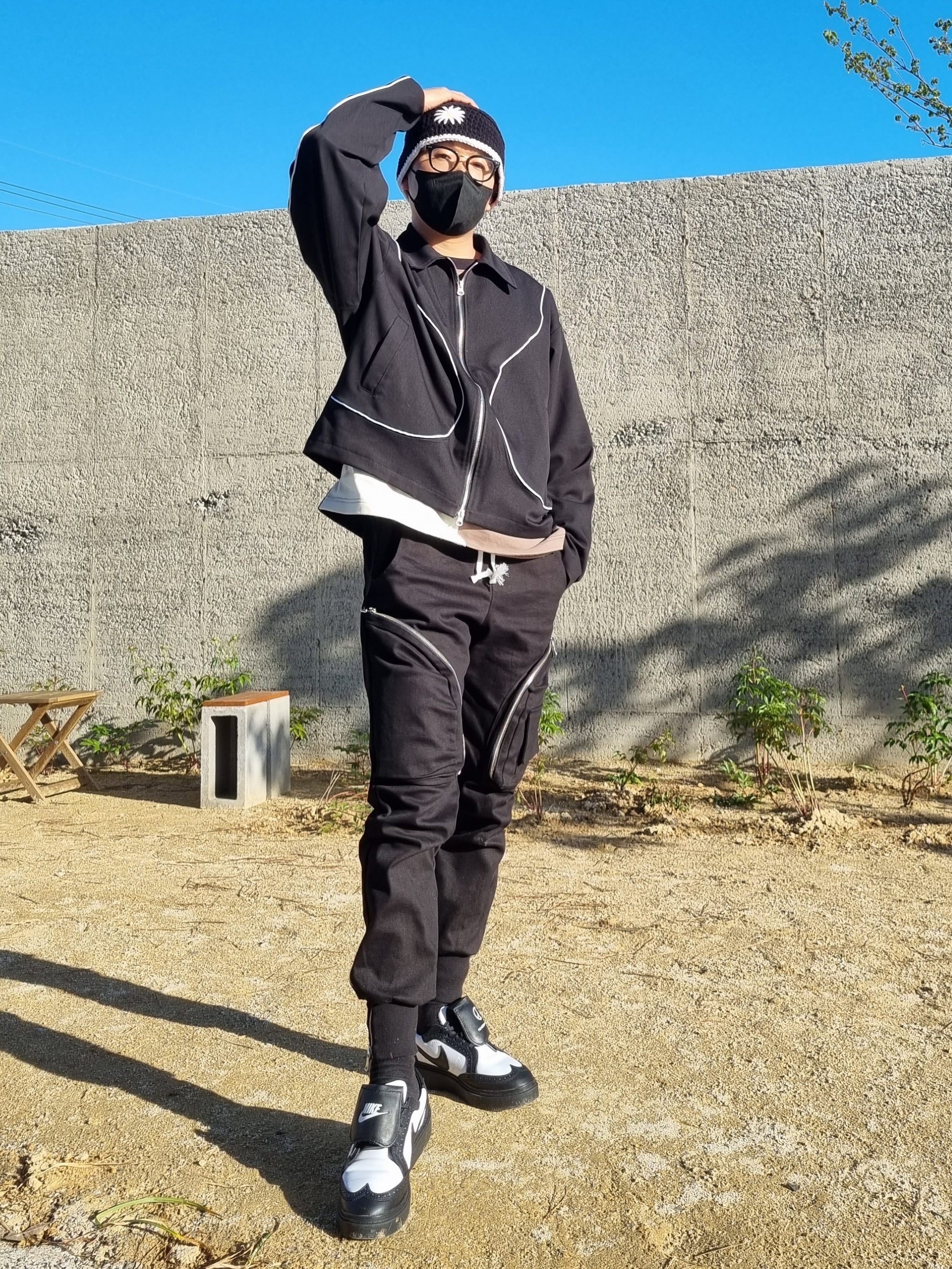나이키 x 피스마이너스원 퀀도1 블랙 앤 화이트 착용 스타일 - 5