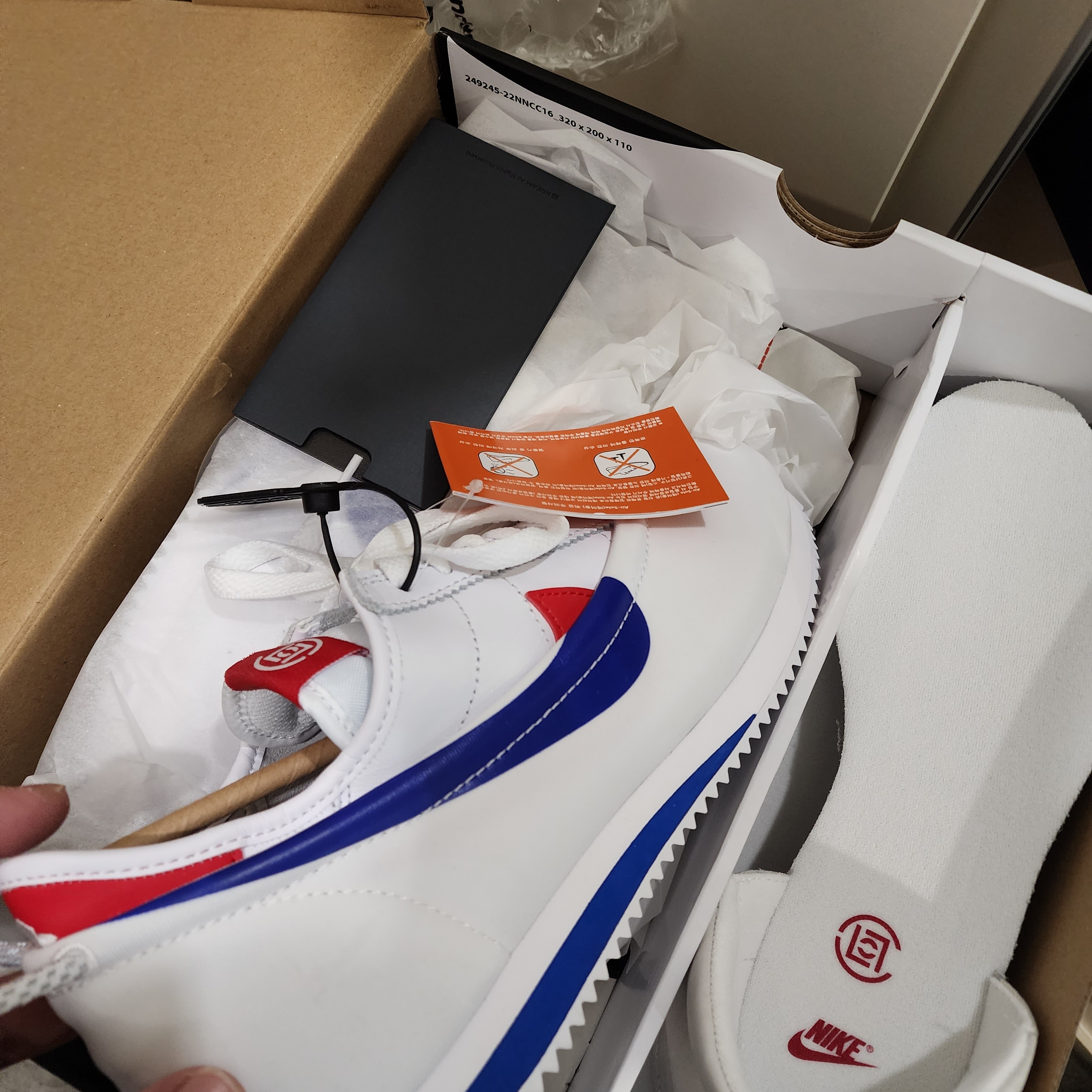 Nike x Clot Cortez SP White and Game Royal 착용 스타일 - 3