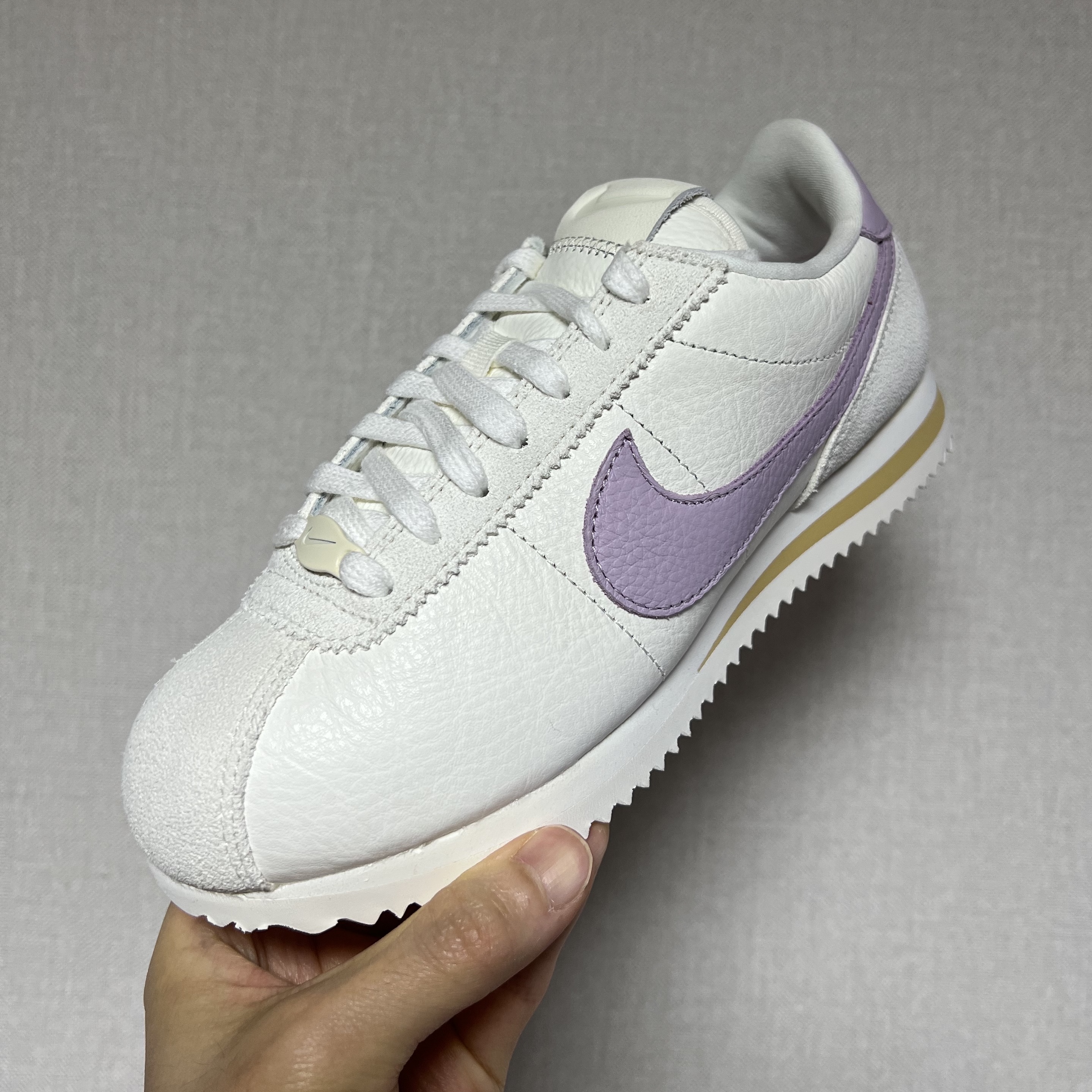 (W) Nike Cortez SE Iced Lilac 착용 스타일 - 1