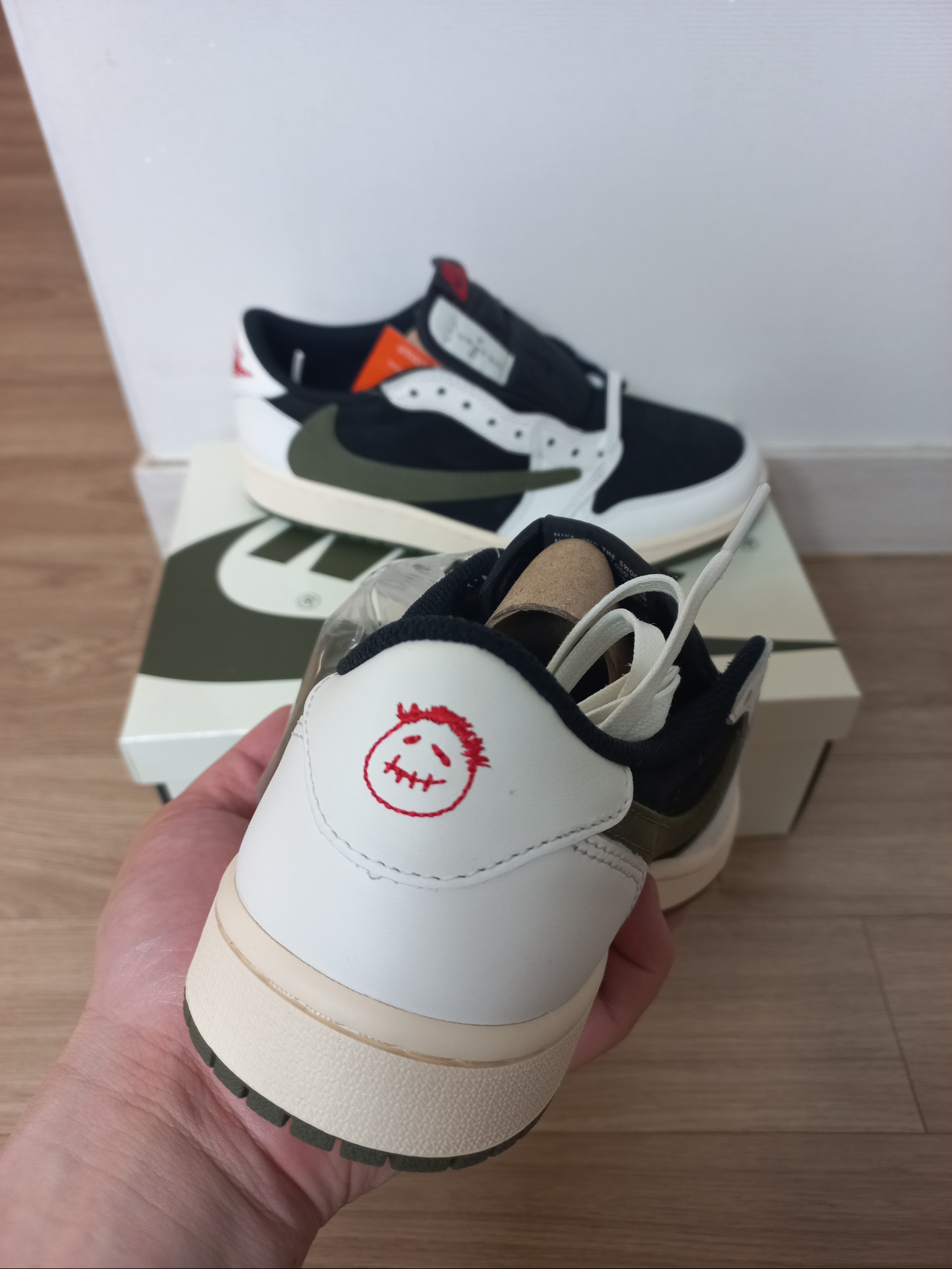 (W) Jordan 1 x Travis Scott Retro Low OG SP Medium Olive, (PS) Jordan 1 x Travis Scott Retro Low OG SP Medium Olive 착용 스타일 - 2