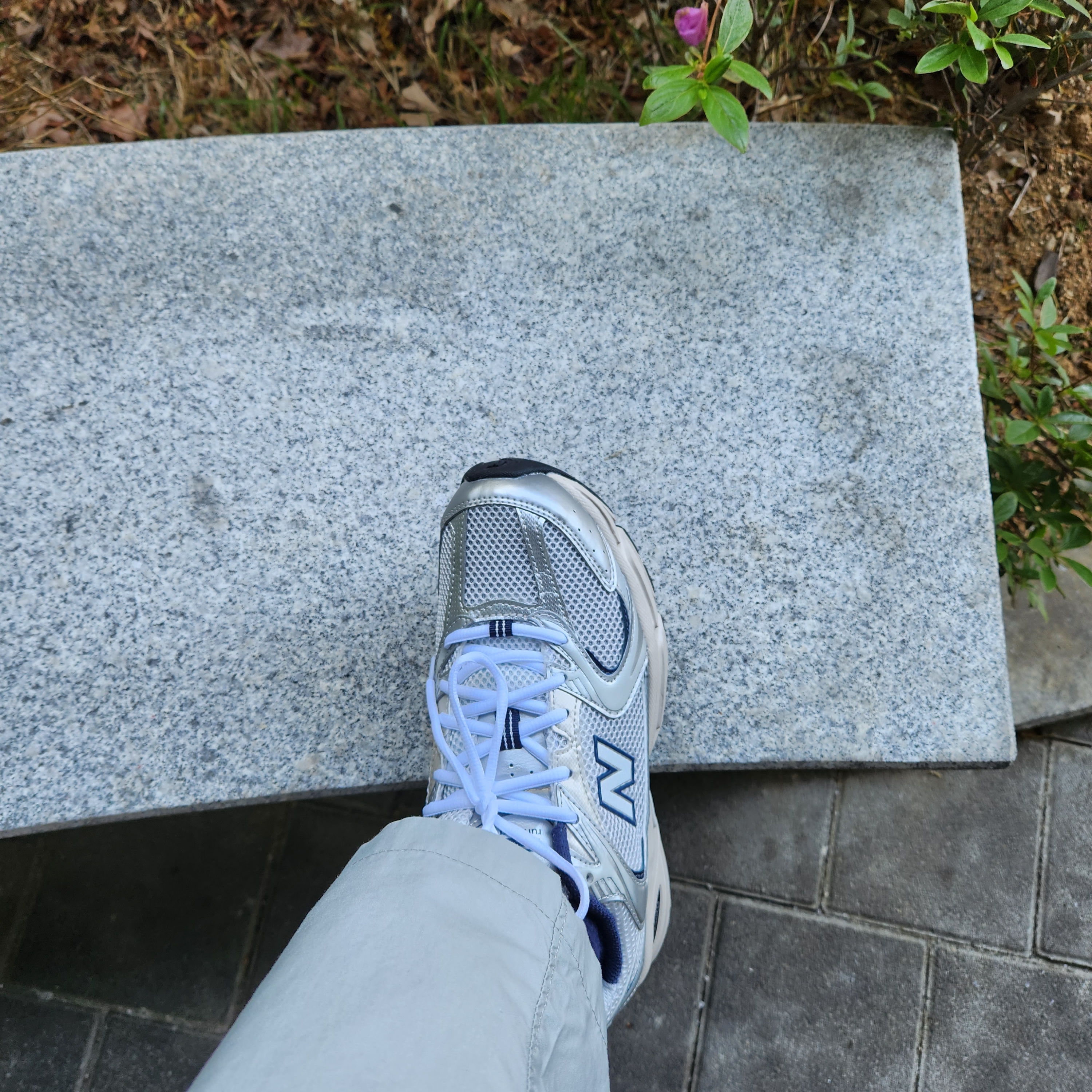 New Balance 530 Steel Grey 착용 스타일