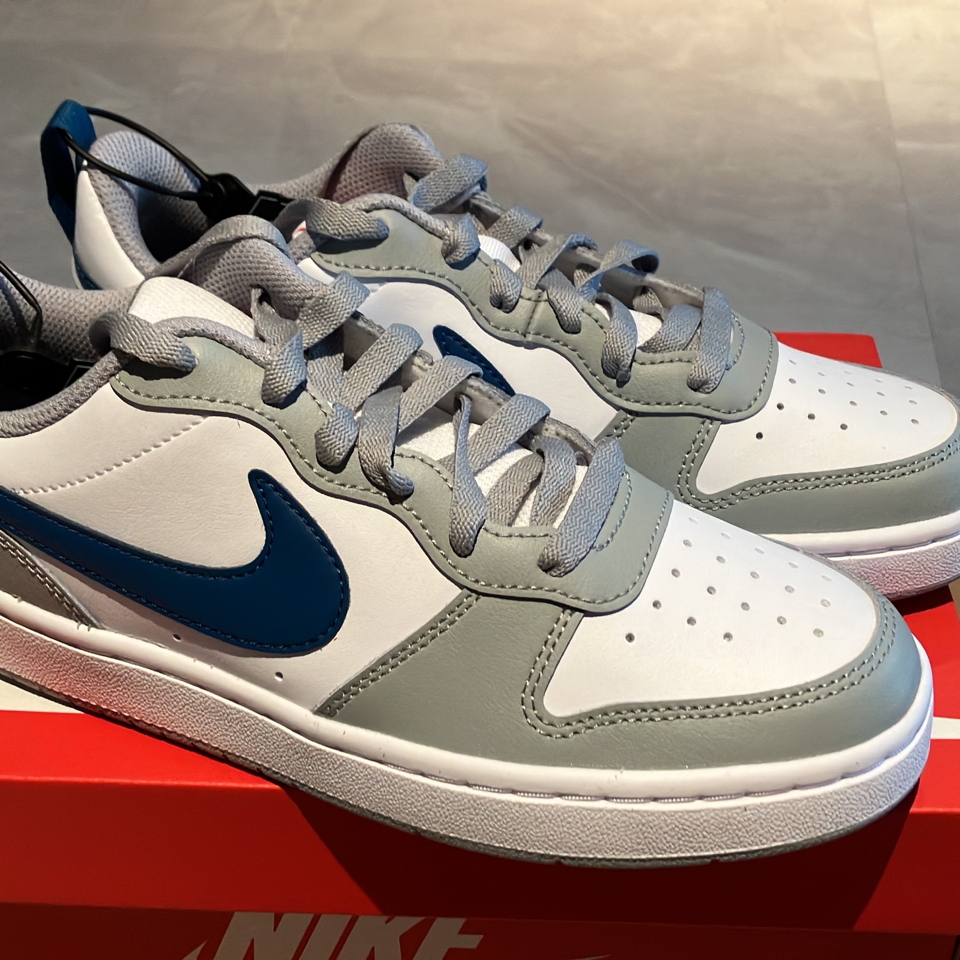 (GS) Nike Court Borough Low 2 Light Smoke Grey 착용 스타일 - 1