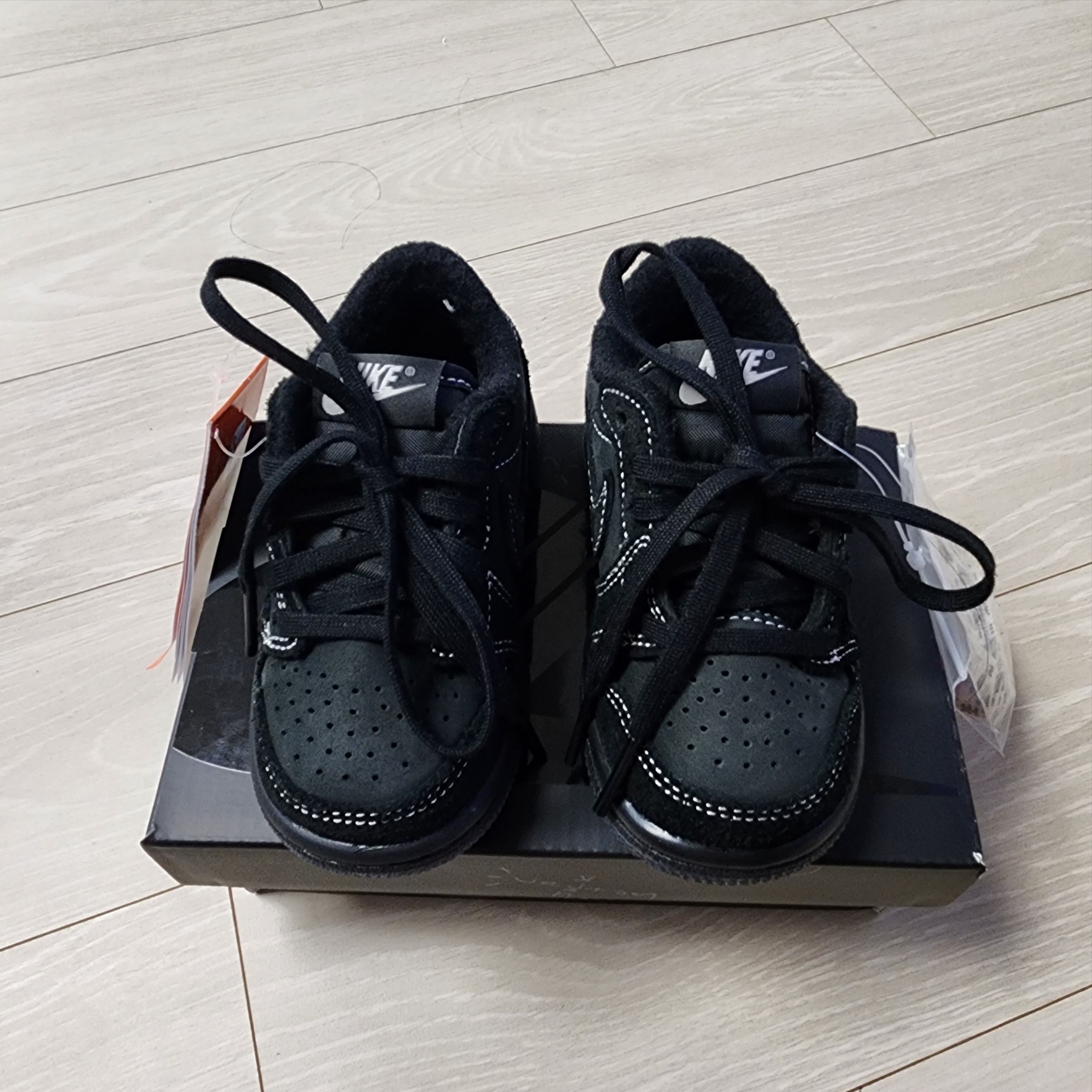 (TD) Jordan 1 x Travis Scott Retro Low OG SP Black Phantom 착용 스타일