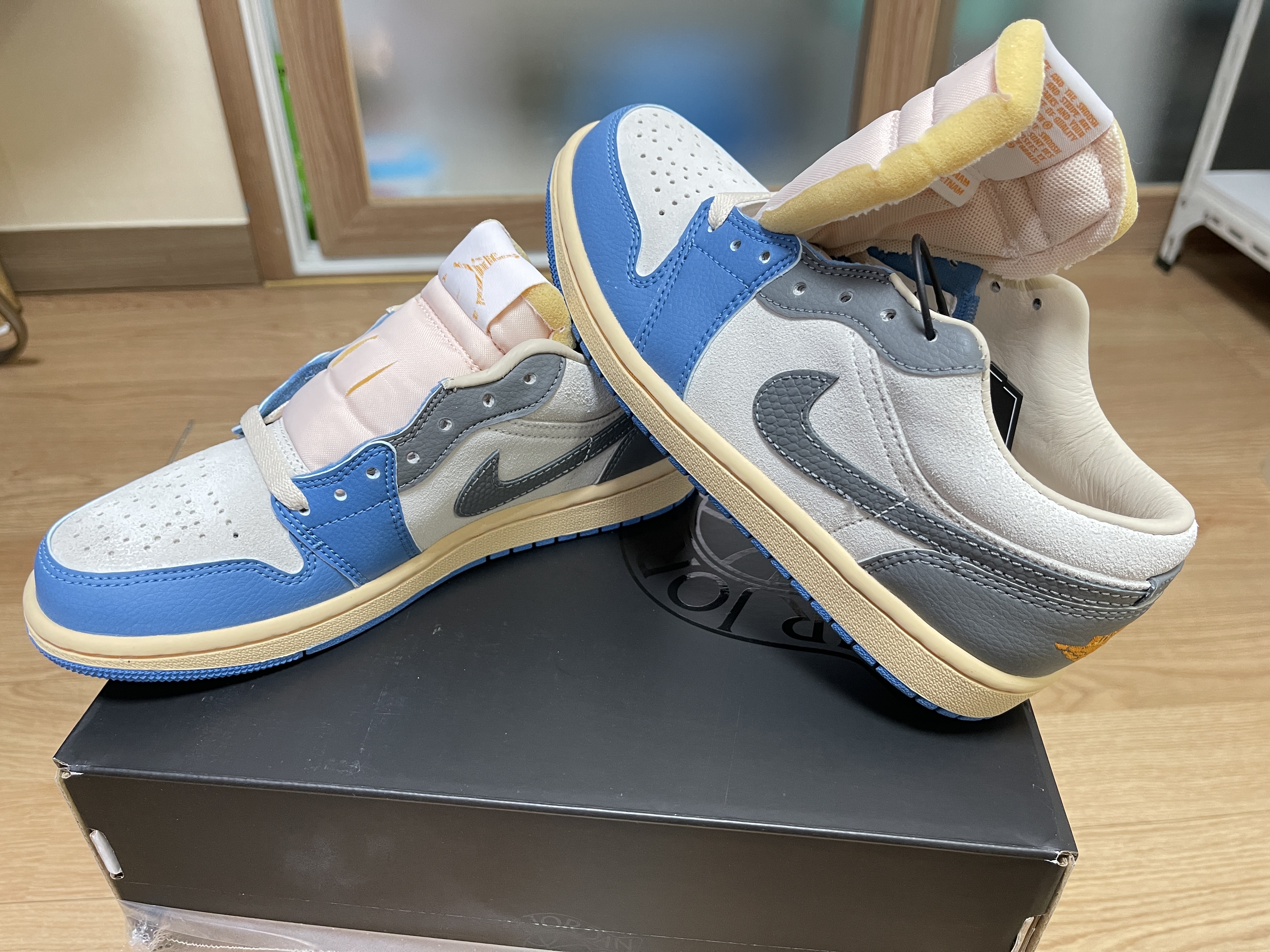 Jordan 1 Low SE Tokyo 96 착용 스타일 - 2