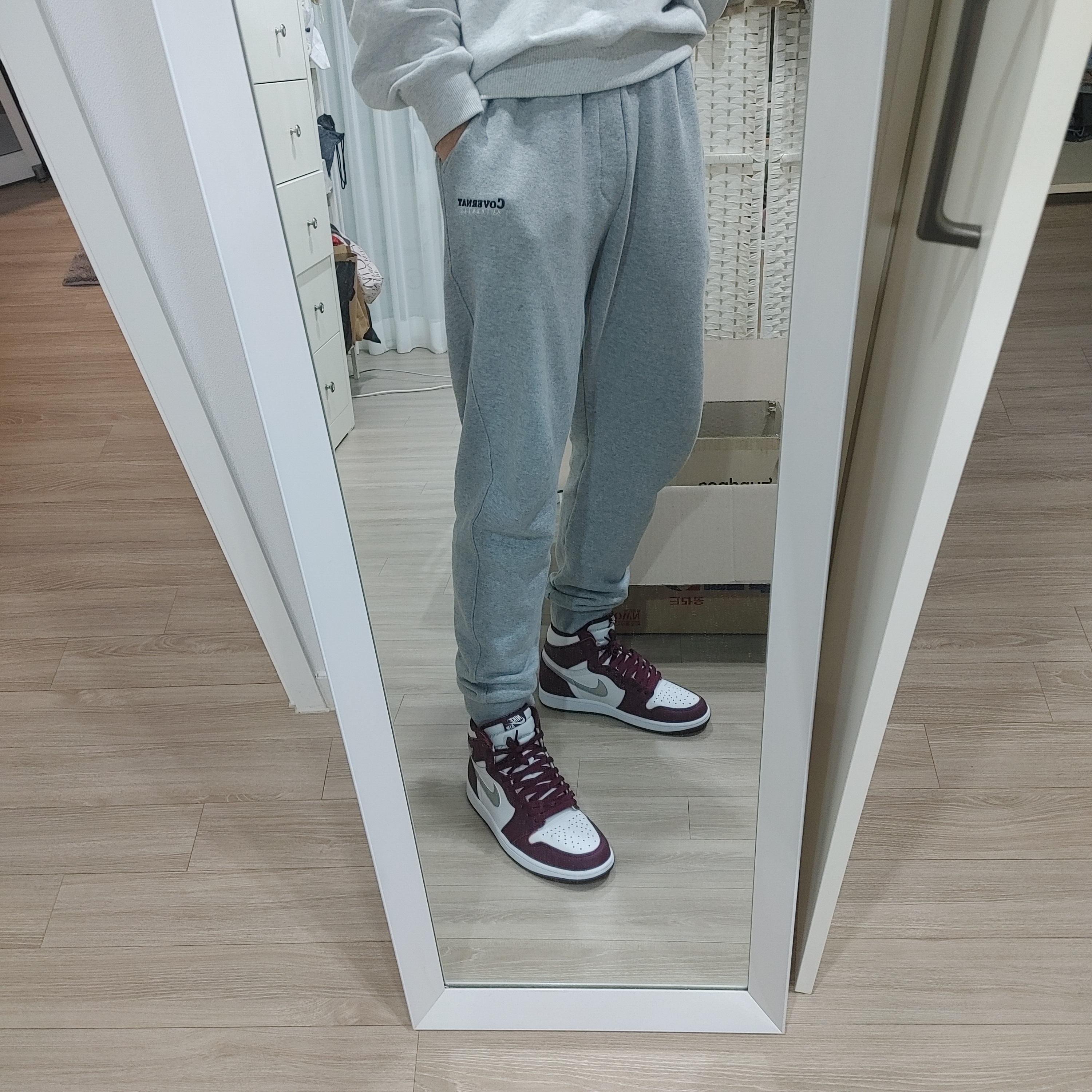 Jordan 1 Retro High OG Bordeaux 착용 스타일 - 1