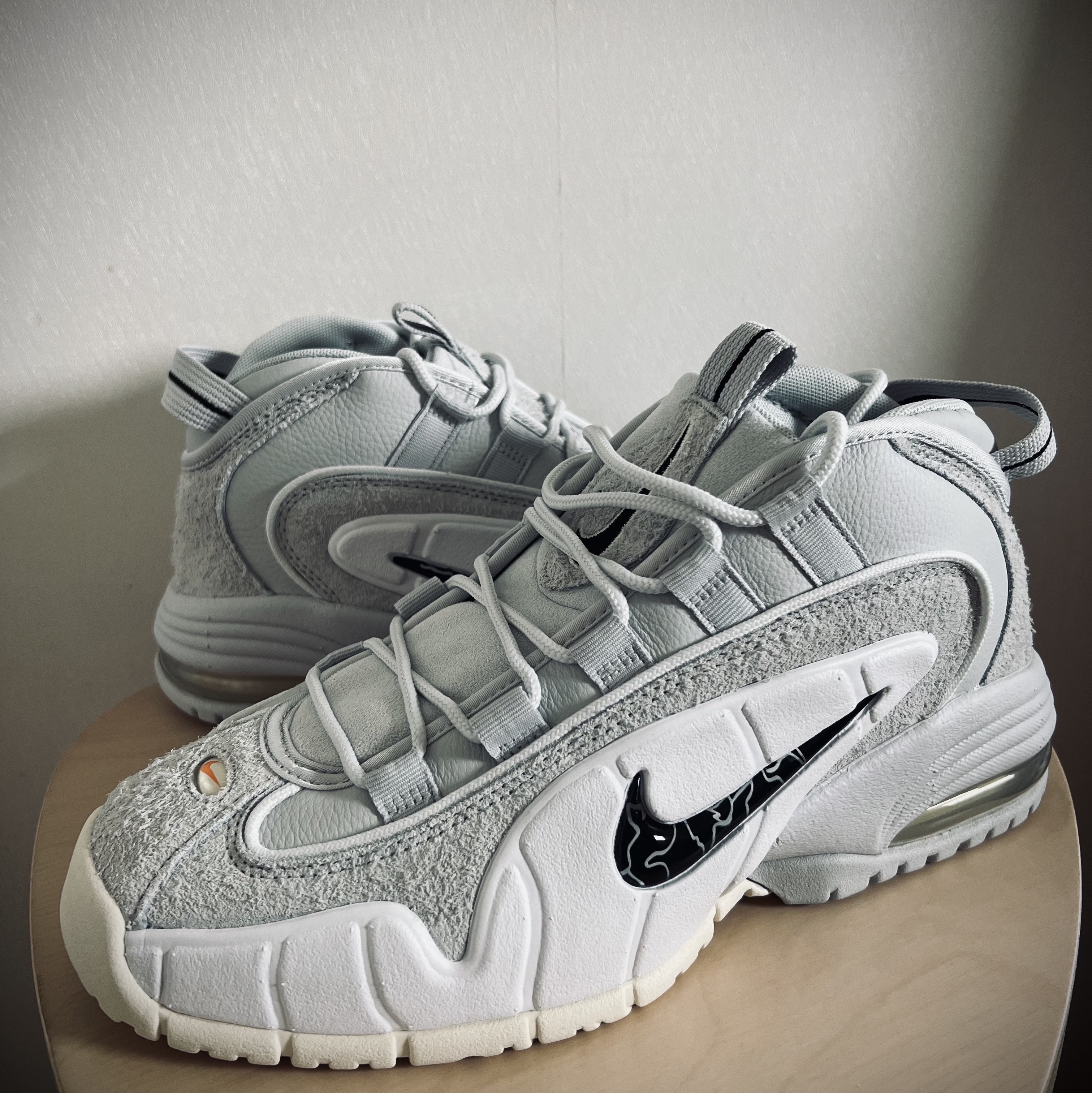 Nike Air Max Penny Photon Dust and Summit White 착용 스타일