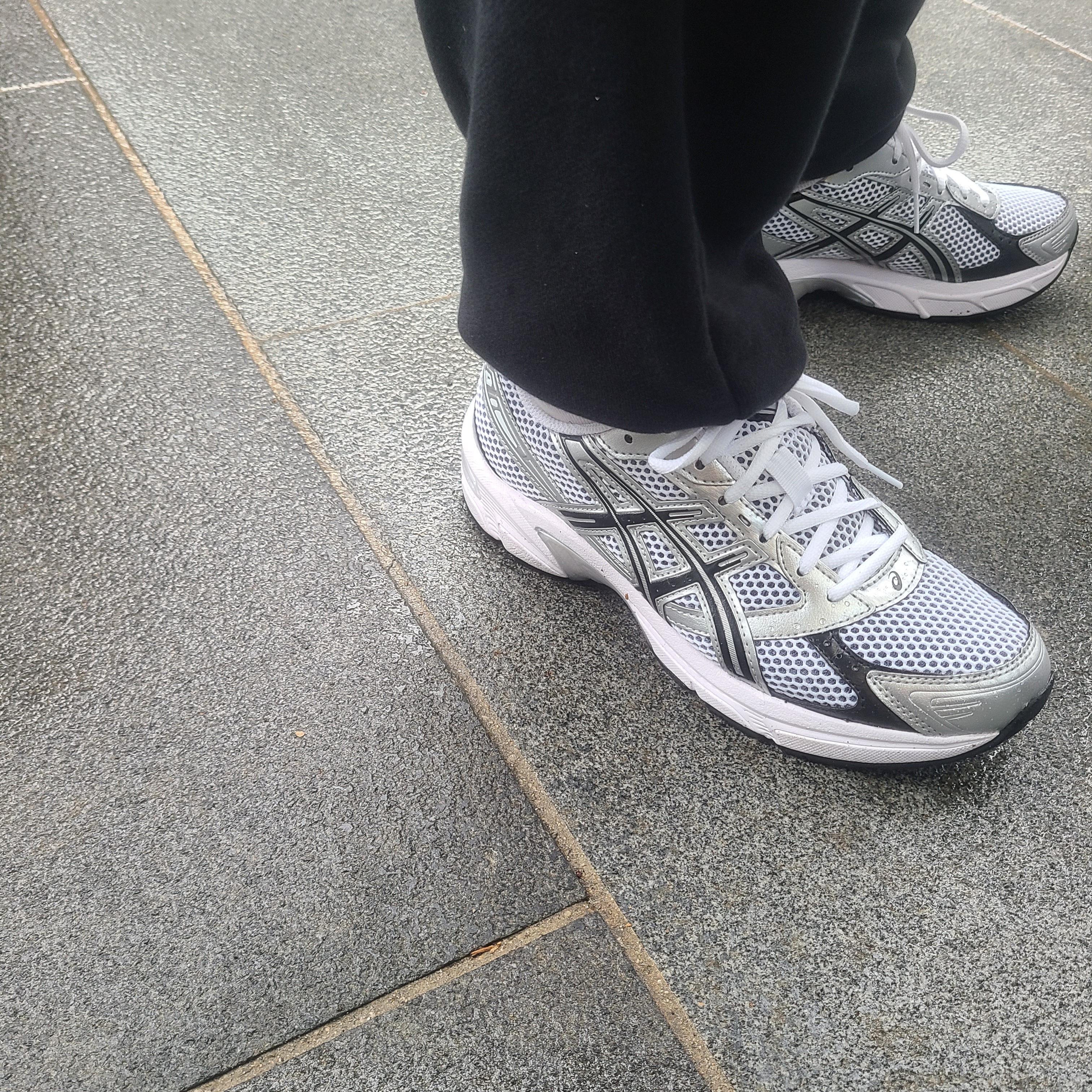 Asics Gel-1130 White Black 착용 스타일