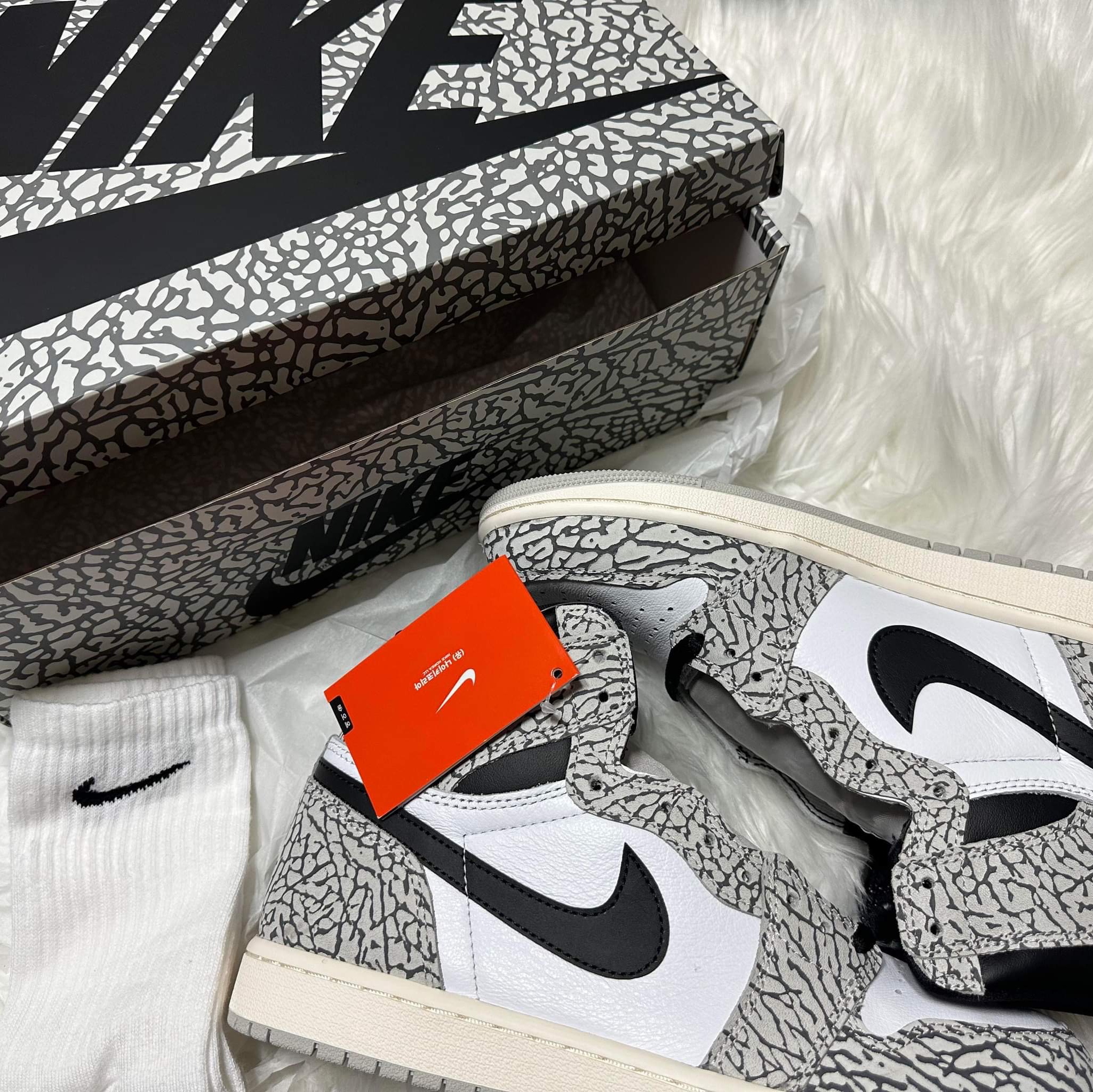 Jordan 1 Retro High OG White Cement 착용 스타일 - 2
