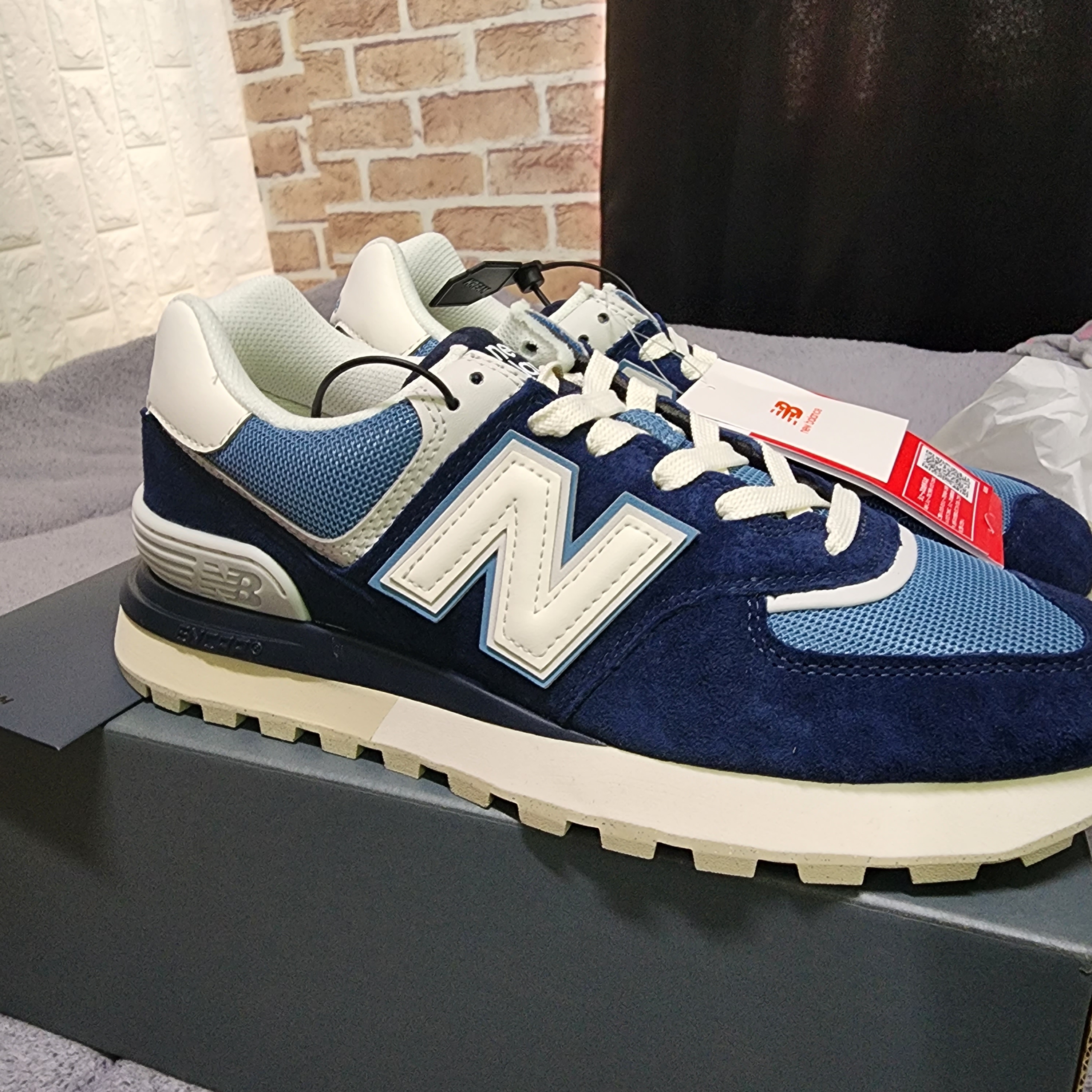New Balance 574 Legacy Navy Sea Salt 착용 스타일 - 3