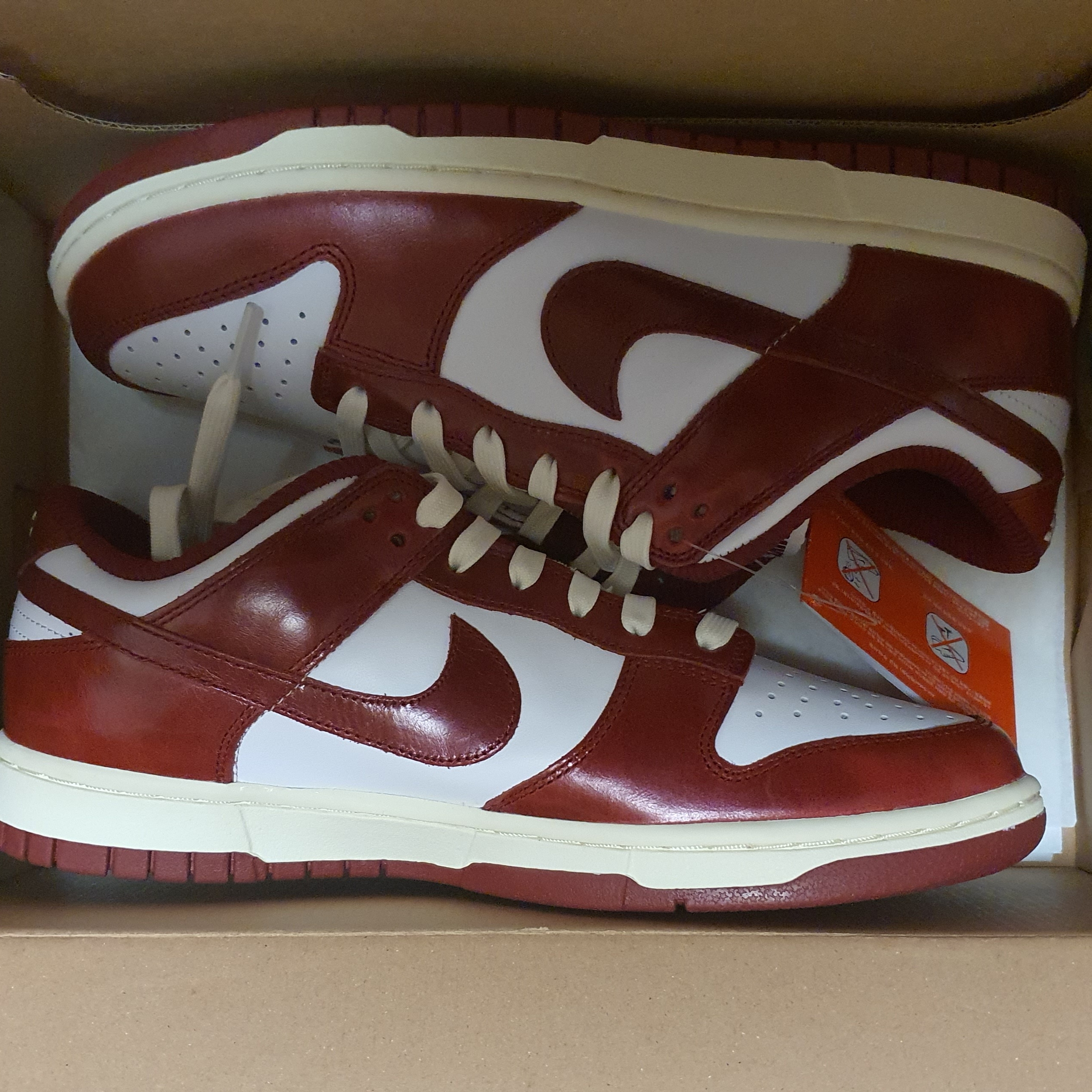 (W) Nike Dunk Low Retro PRM Team Red and White 착용 스타일