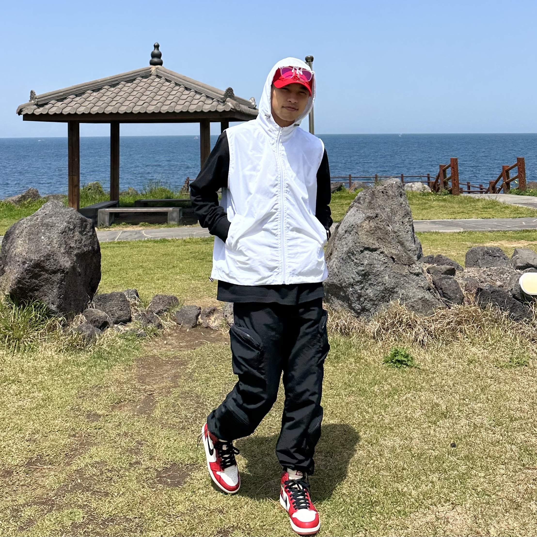 Jordan 1 Retro High OG Chicago 2022, Stussy World Tour LS T-Shirt Black 착용 스타일