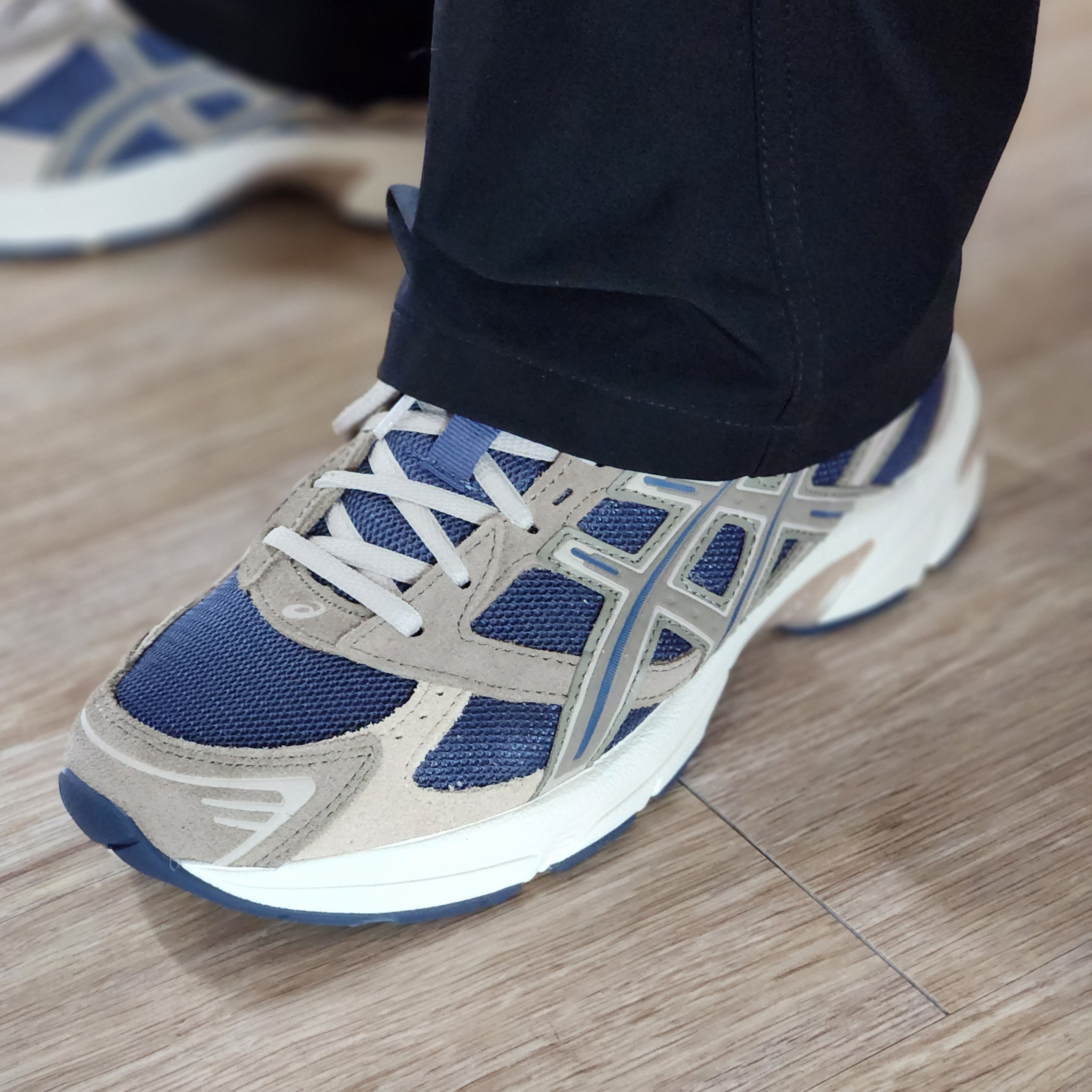 Asics Gel-1130 Tarmac Mink 착용 스타일 - 2