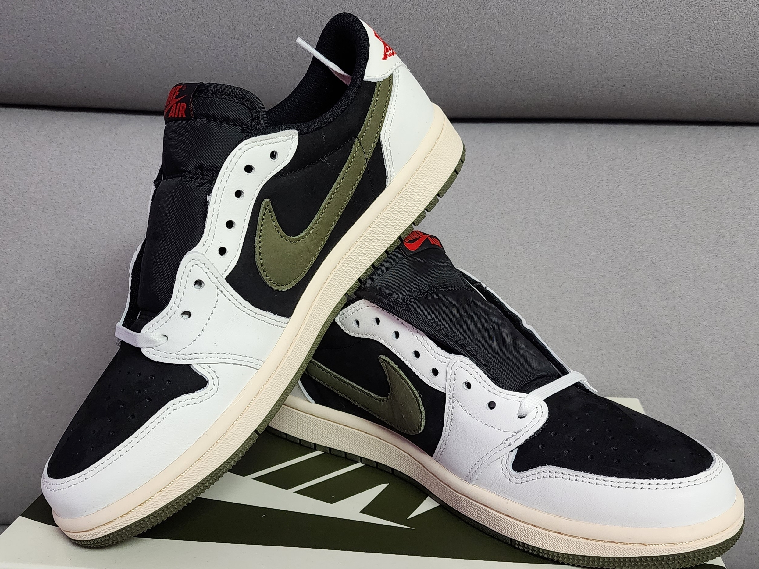 (W) Jordan 1 x Travis Scott Retro Low OG SP Medium Olive 착용 스타일 - 4