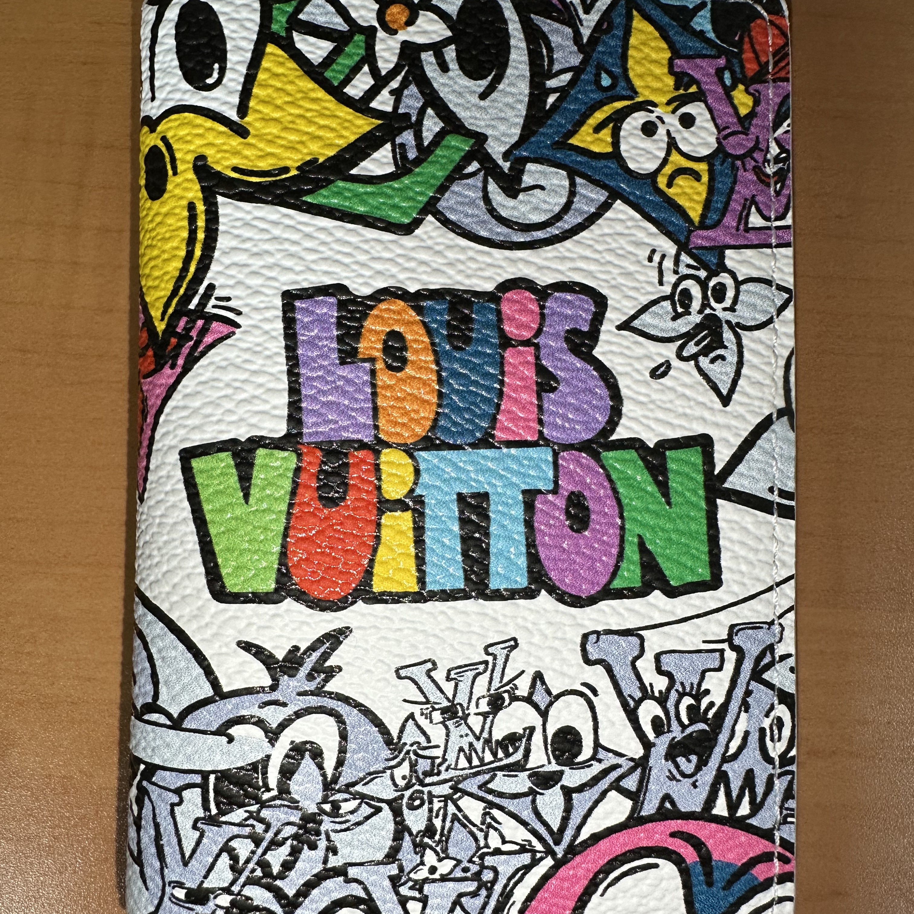 Louis Vuitton Pocket Organizer Monogram Comics Coated Canvas 착용 스타일 - 1