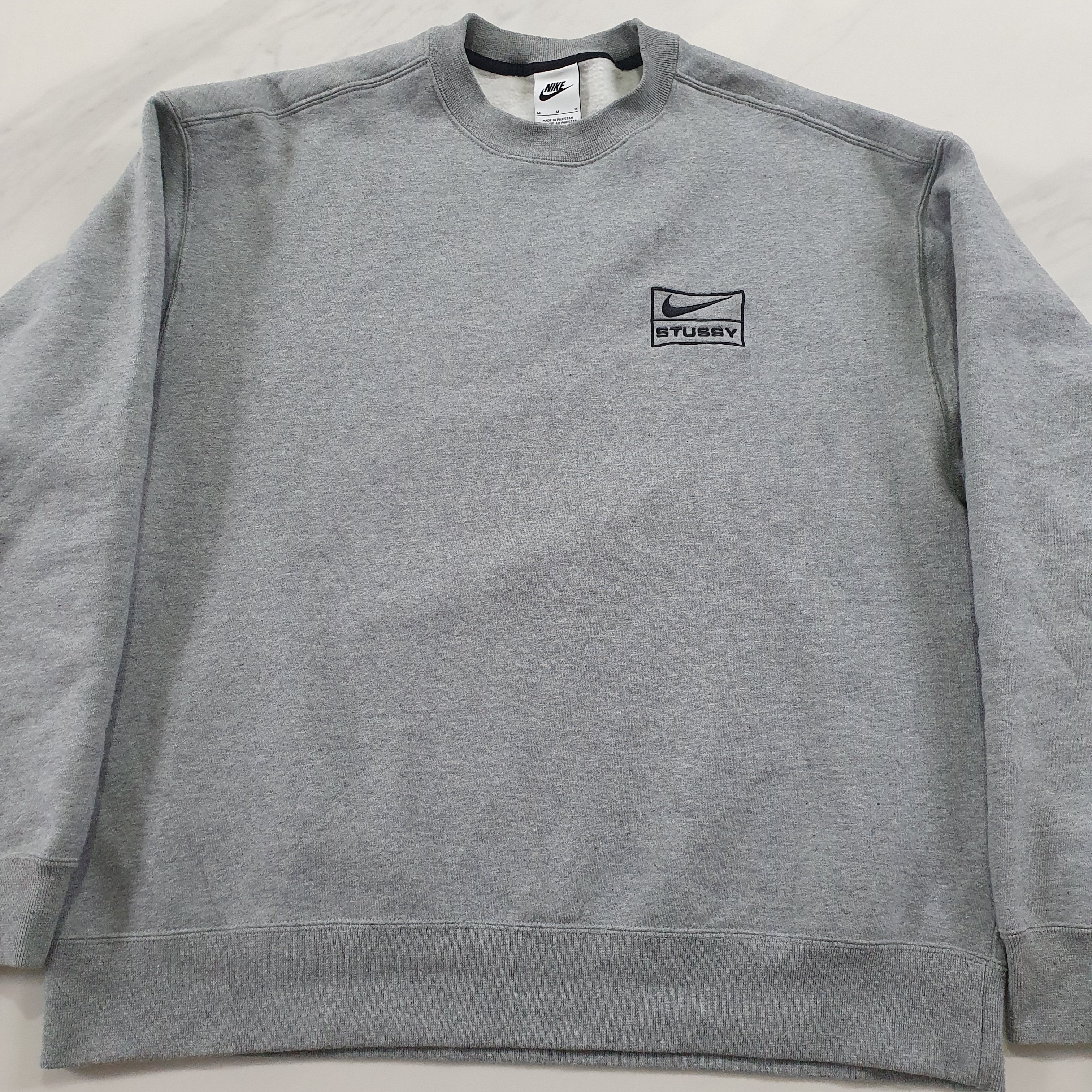 Nike x Stussy NRG Fleece Crewneck Dark Grey Heather (DO9337-063) 착용 스타일