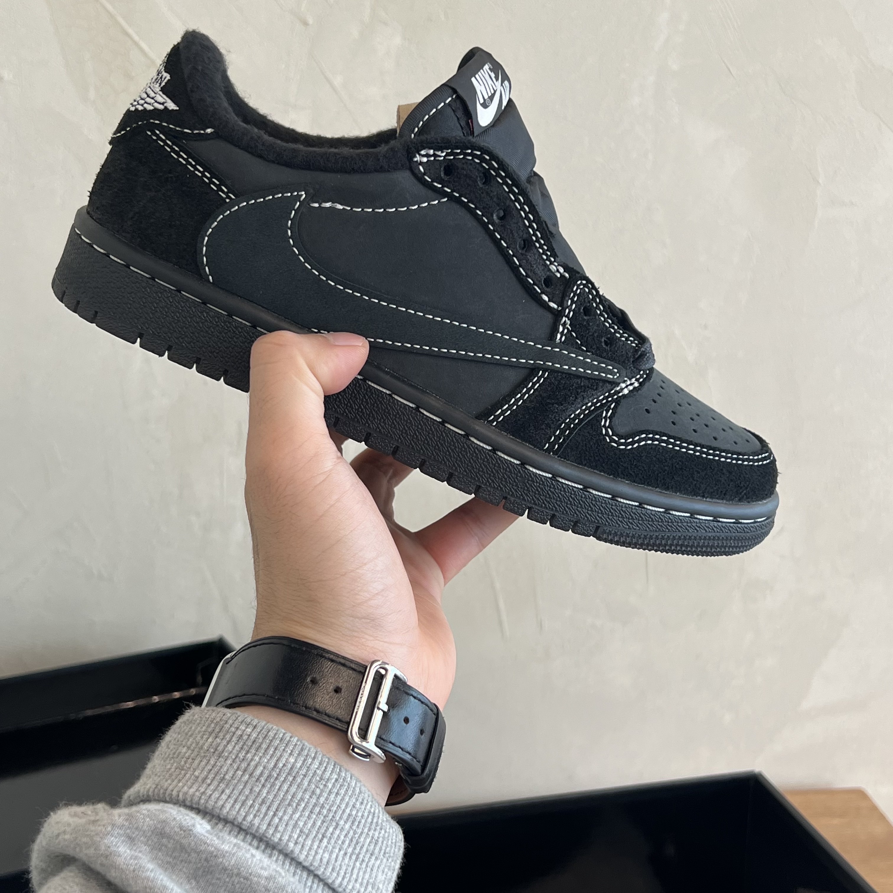 Jordan 1 x Travis Scott Retro Low OG SP Black Phantom 착용 스타일